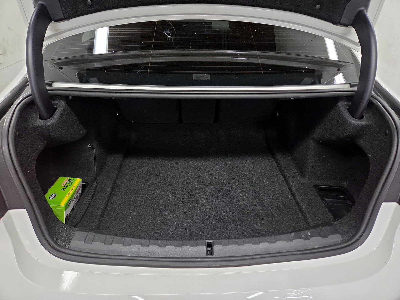 2024 BMW 3 Series 330i - Photo 22