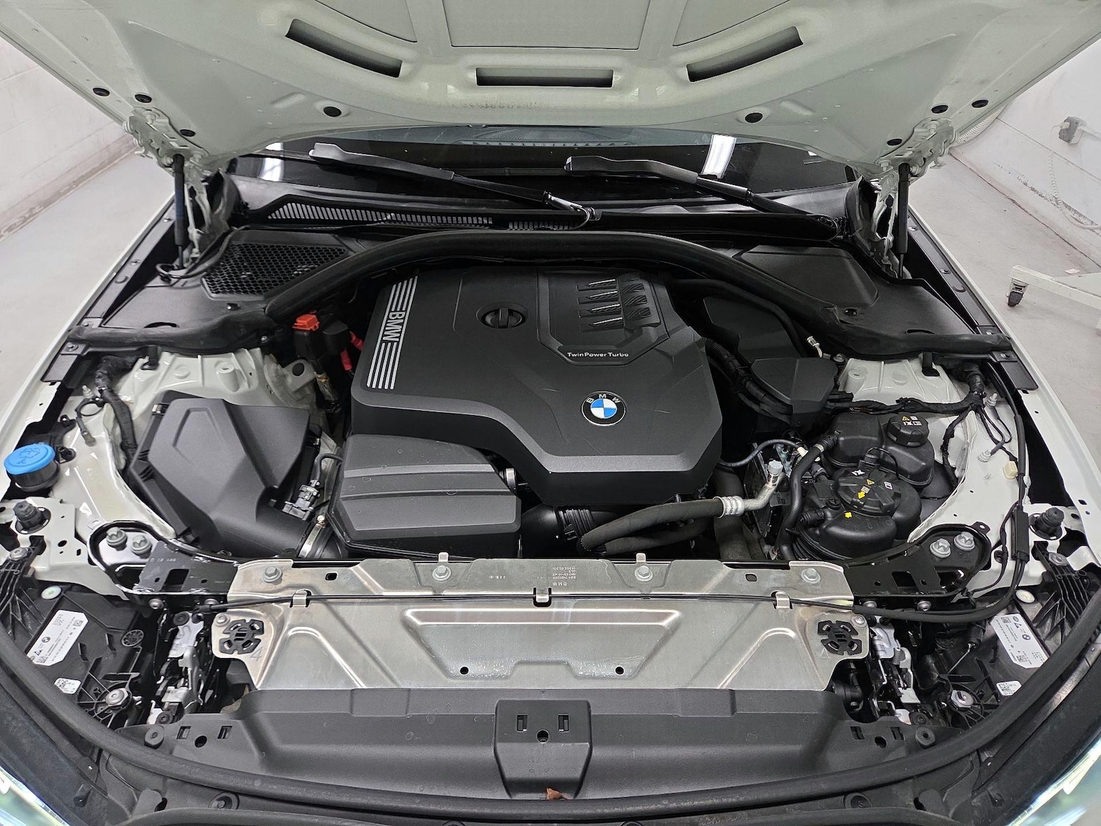 2024 BMW 3 Series 330i - Photo 23