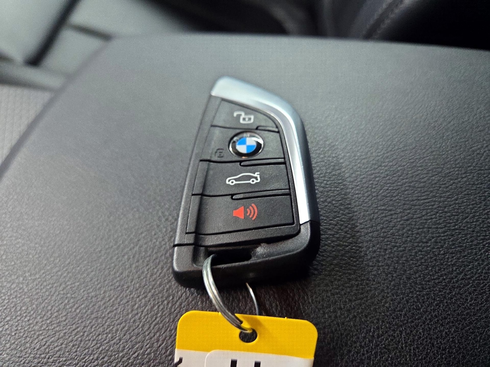 2024 BMW 3 Series 330i - Photo 24