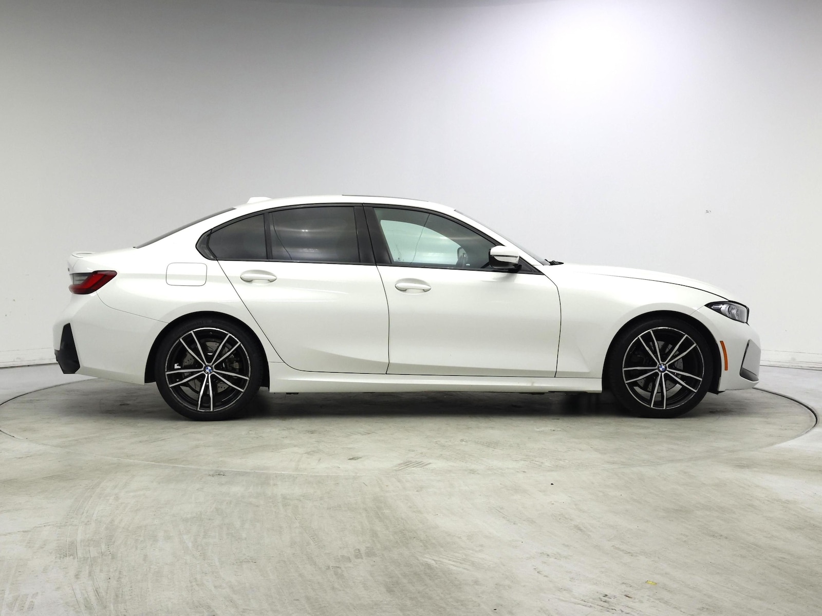 2024 BMW 3 Series 330i - Photo 8