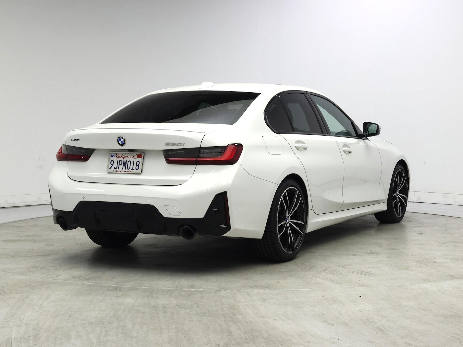 2024 BMW 3 Series 330i - Photo 9