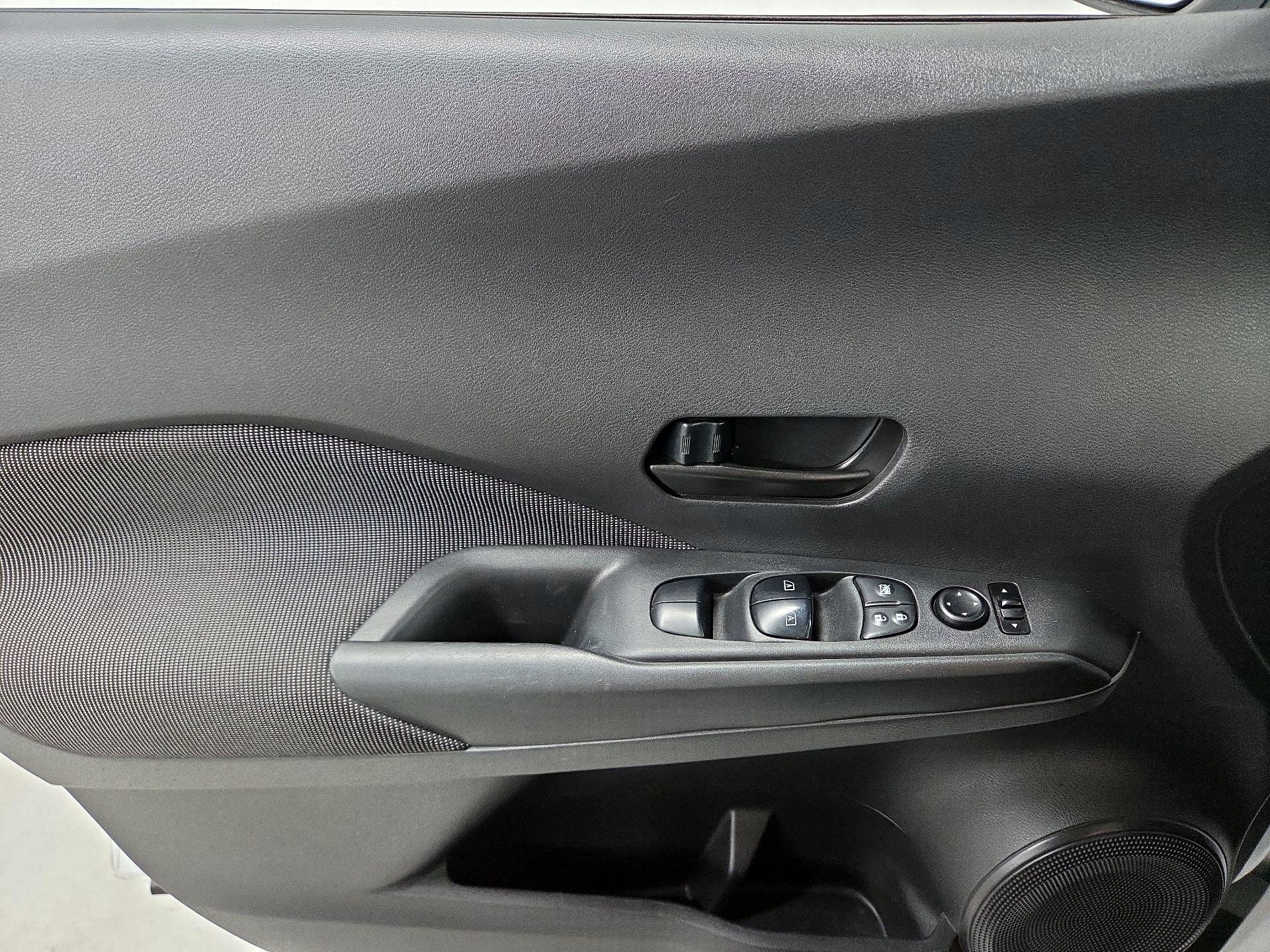 Thumbnail: 2019 Nissan Kicks - 12