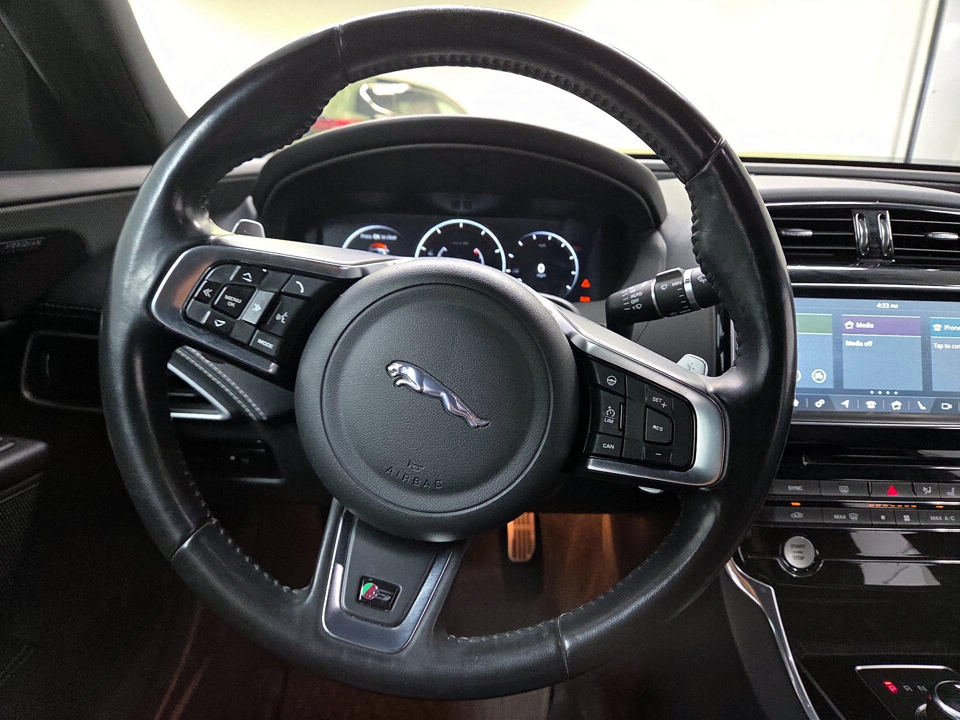 Thumbnail: 2018 Jaguar XE - 10