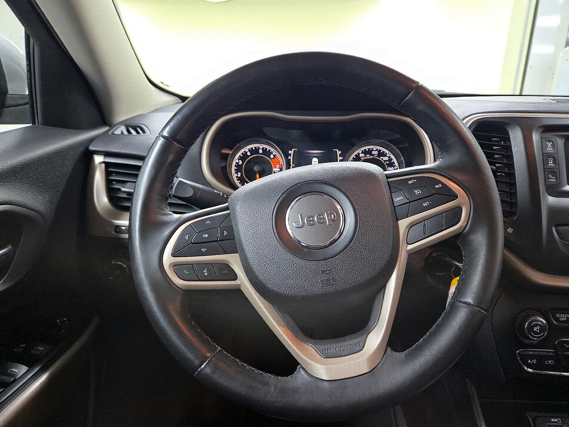 Thumbnail: 2017 Jeep Cherokee - 10