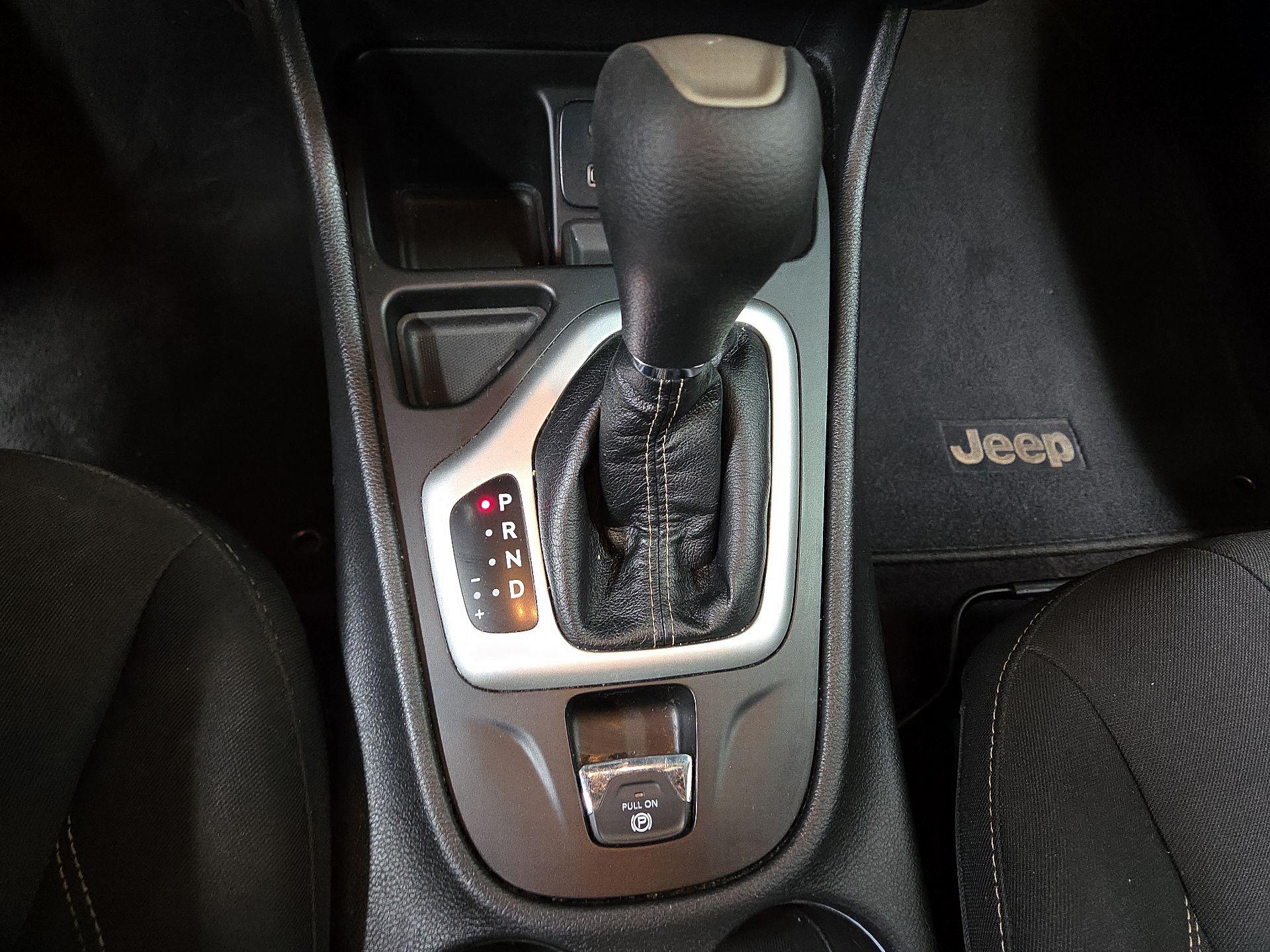 Thumbnail: 2017 Jeep Cherokee - 15