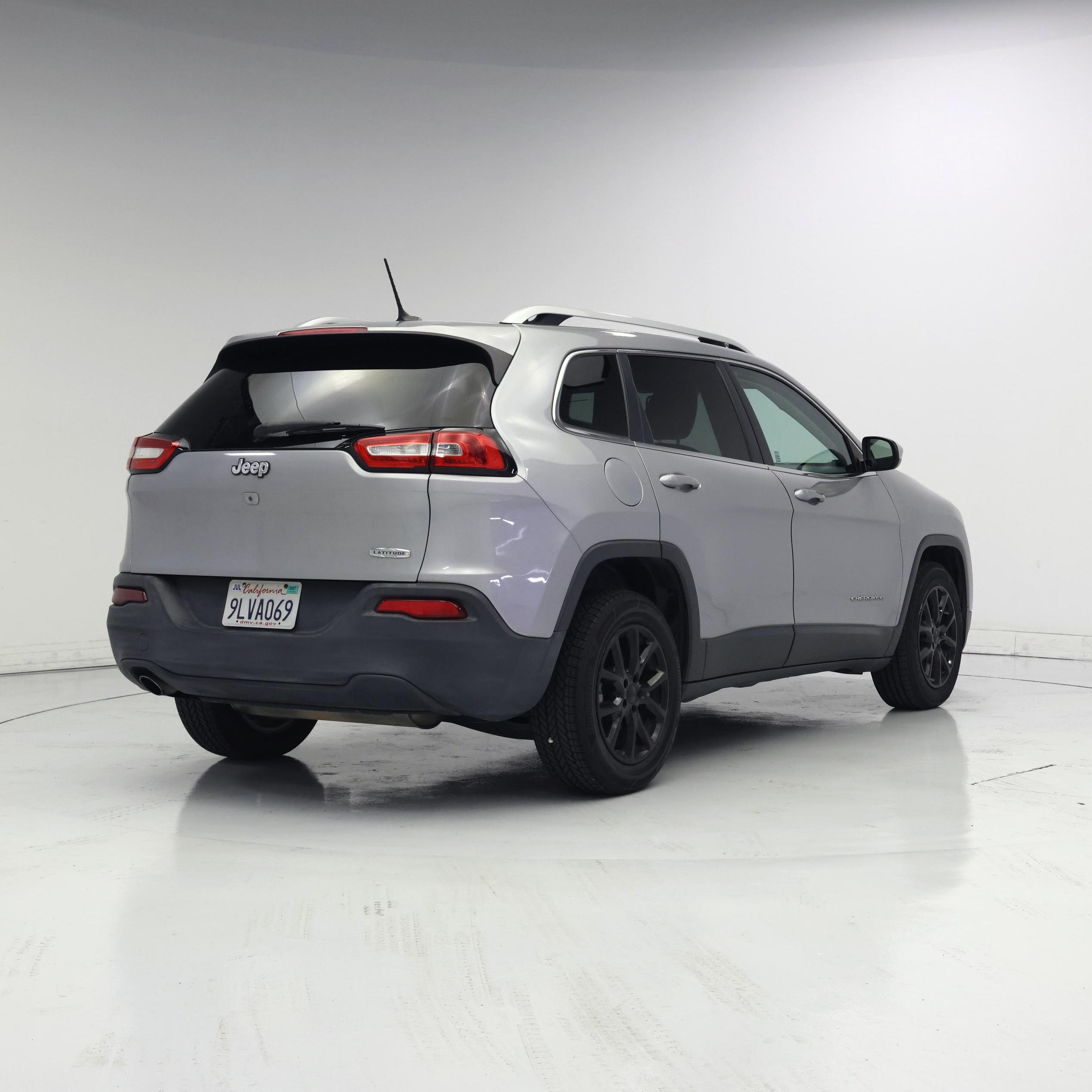 Thumbnail: 2017 Jeep Cherokee - 8