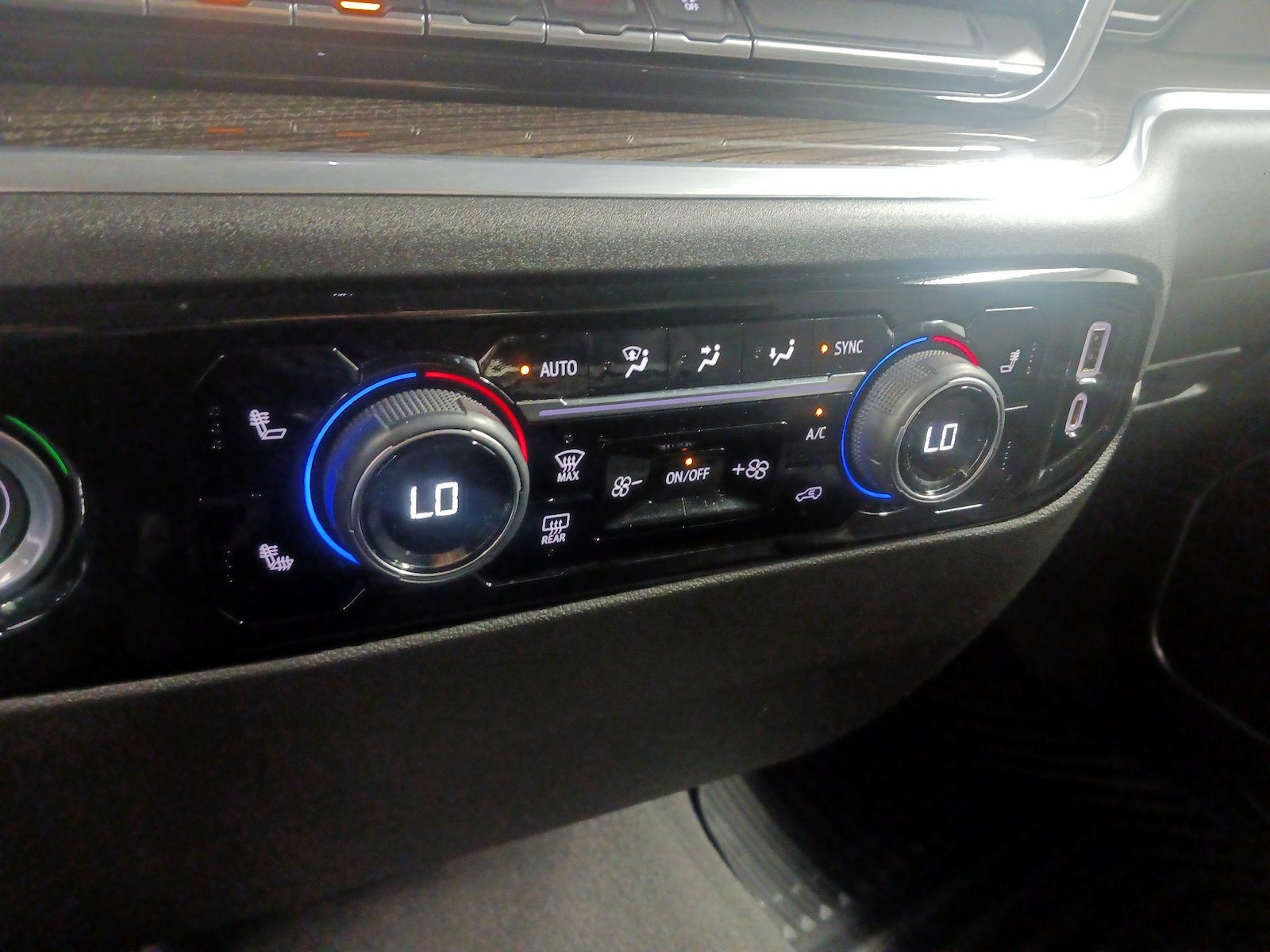 2022 Chevrolet Silverado 1500 LT - Photo 17