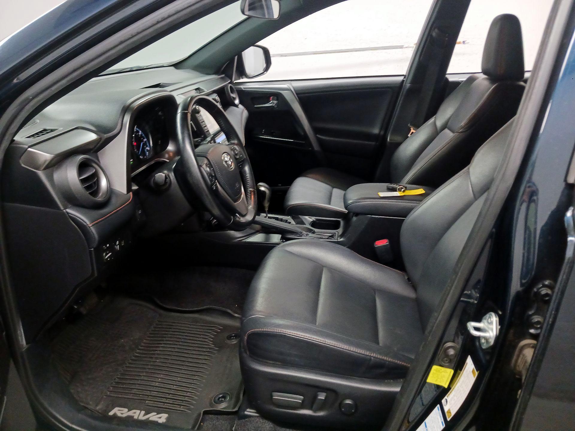 Thumbnail: 2018 Toyota RAV4 - 9