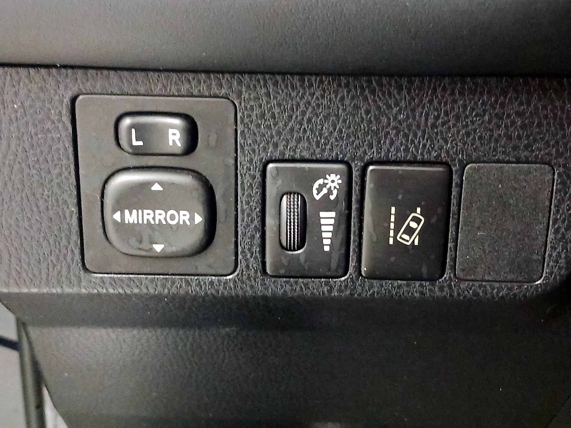 Thumbnail: 2018 Toyota RAV4 - 11
