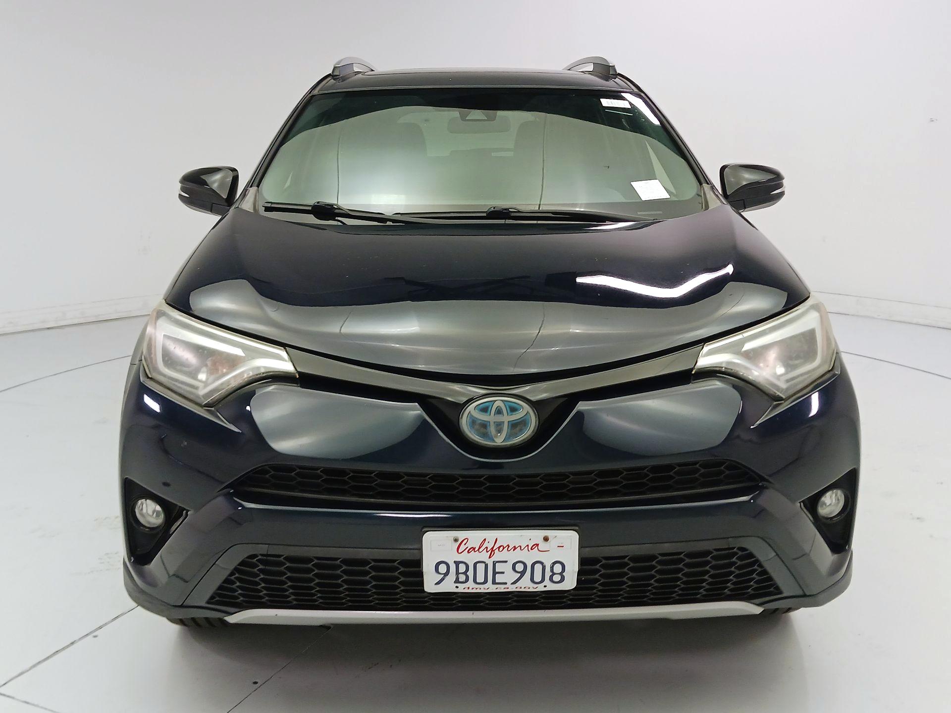 Thumbnail: 2018 Toyota RAV4 - 2