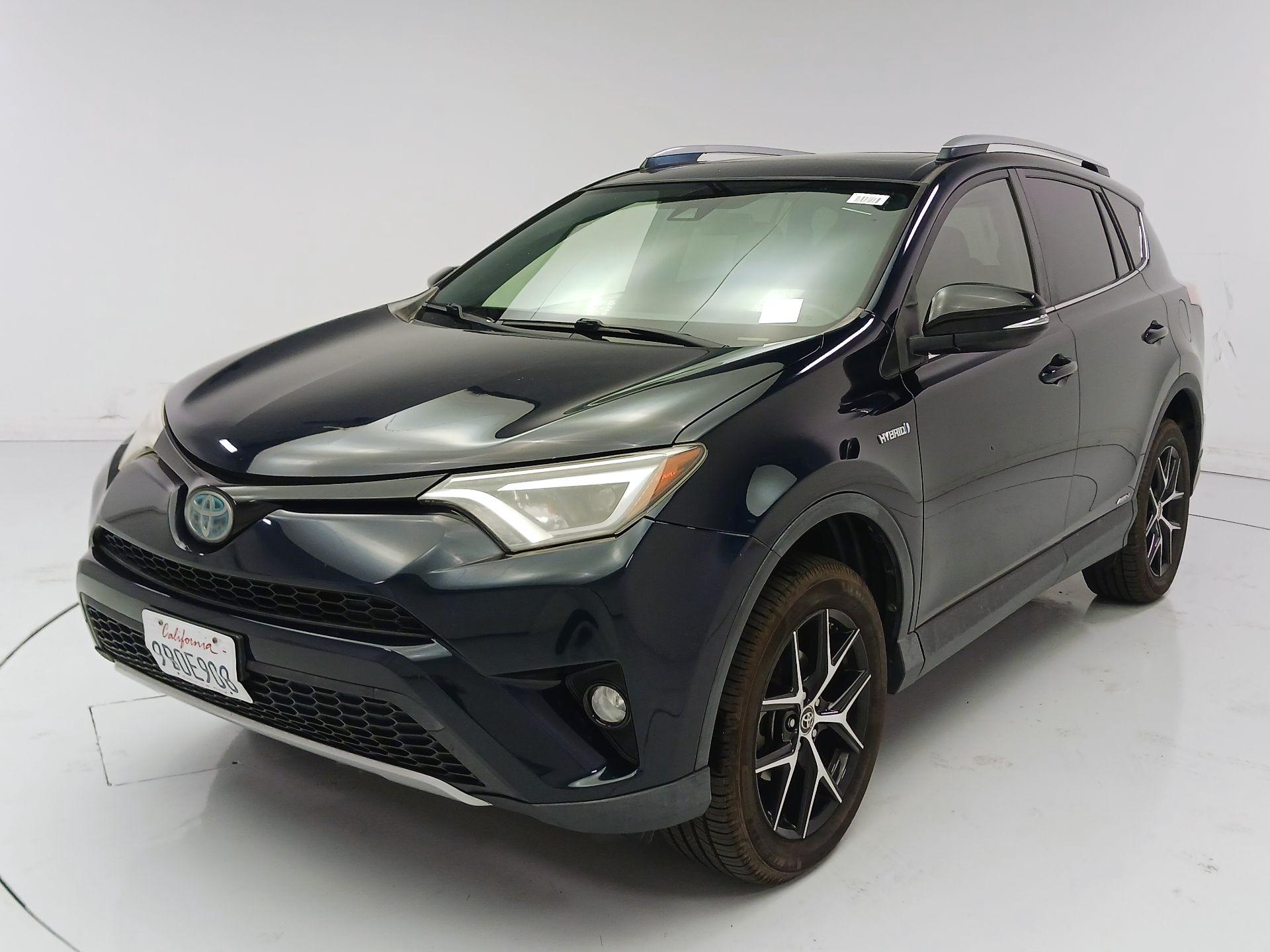 Thumbnail: 2018 Toyota RAV4 - 3