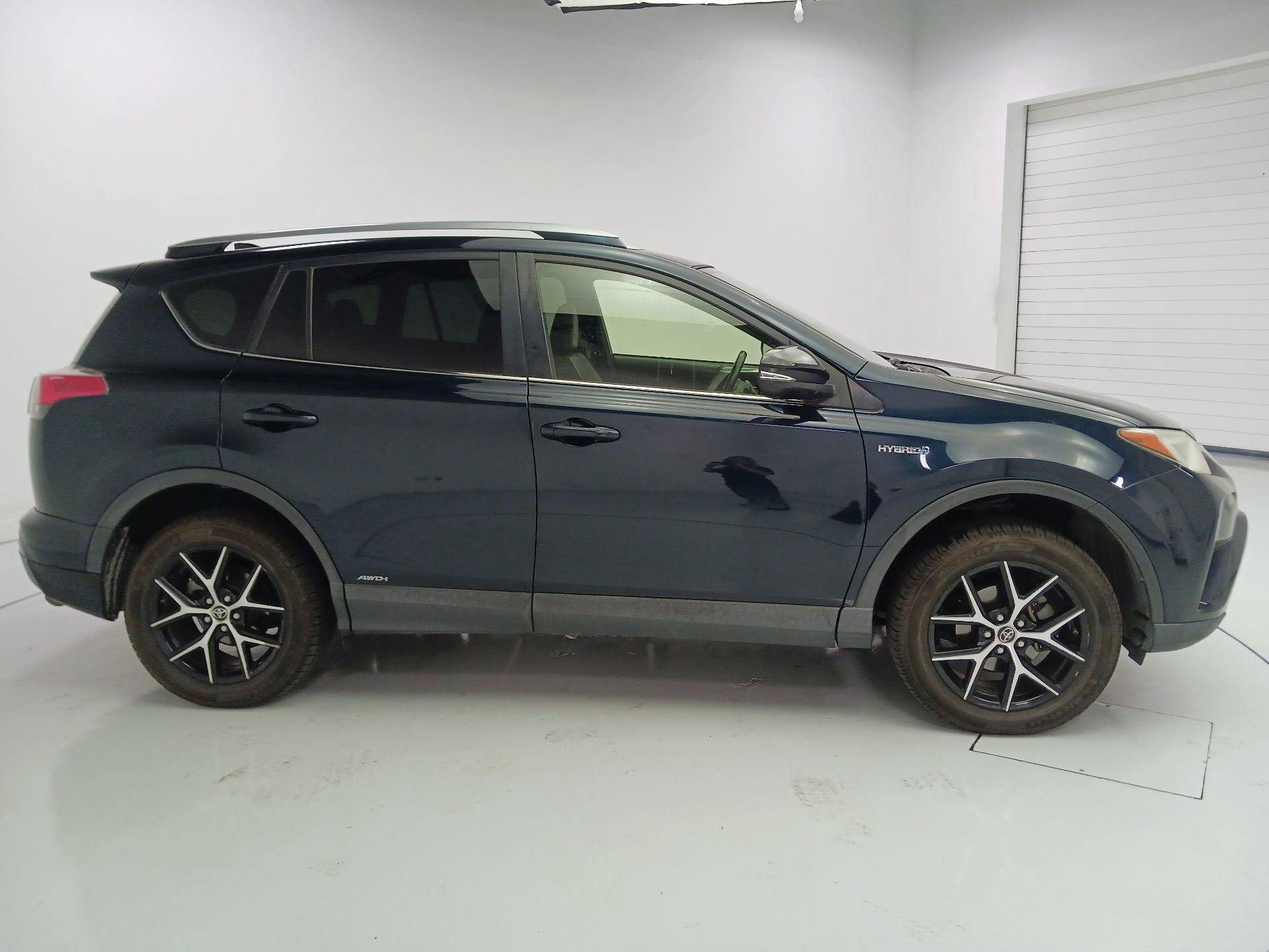 Thumbnail: 2018 Toyota RAV4 - 4