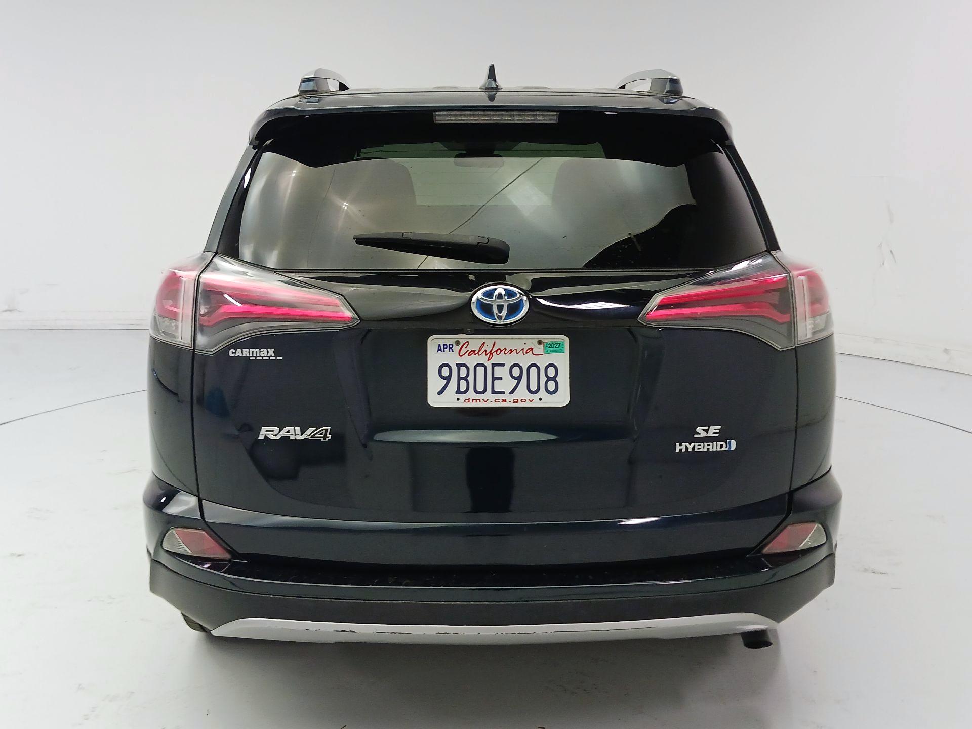 Thumbnail: 2018 Toyota RAV4 - 6