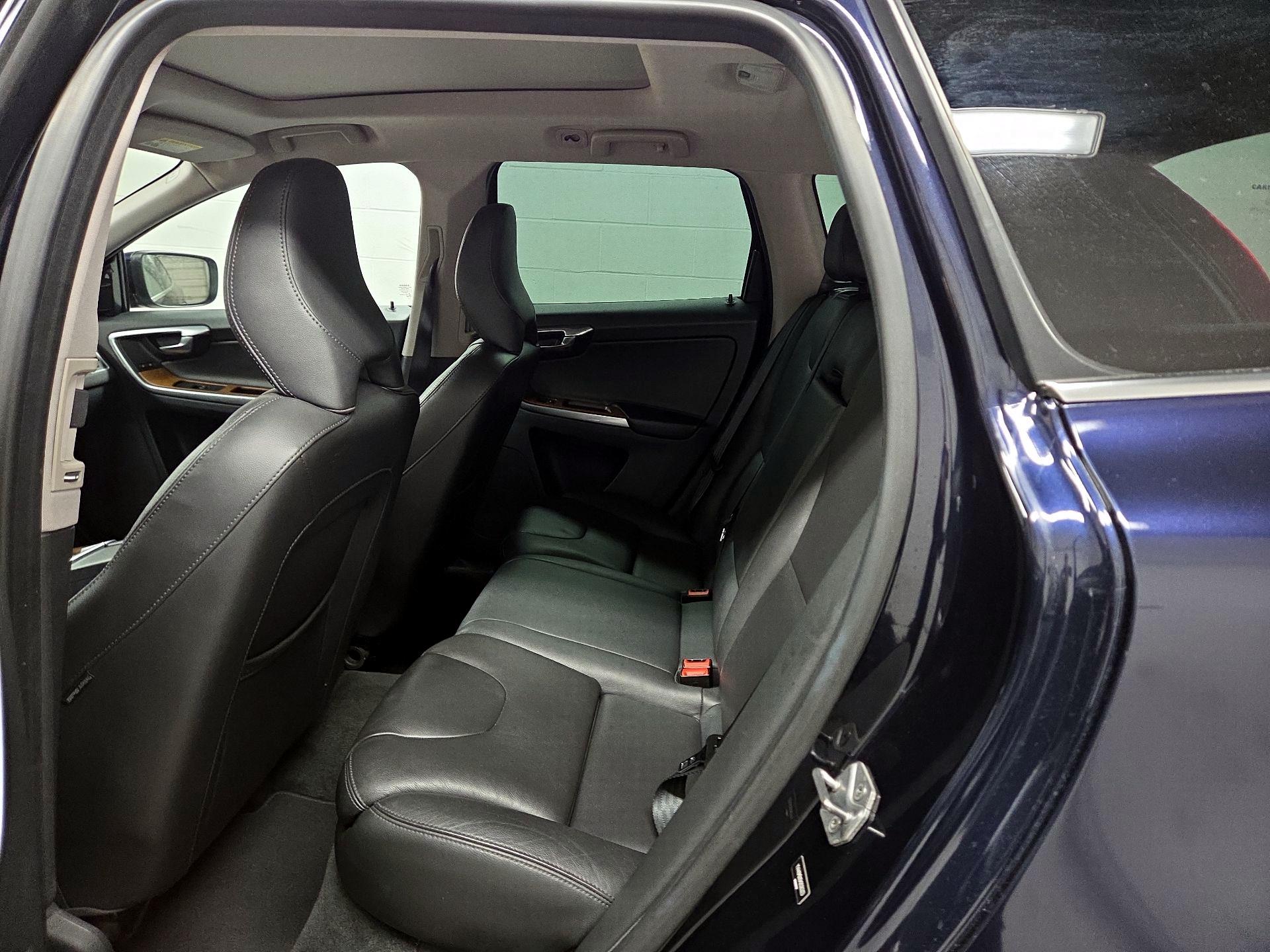 Thumbnail: 2017 Volvo XC60 - 14
