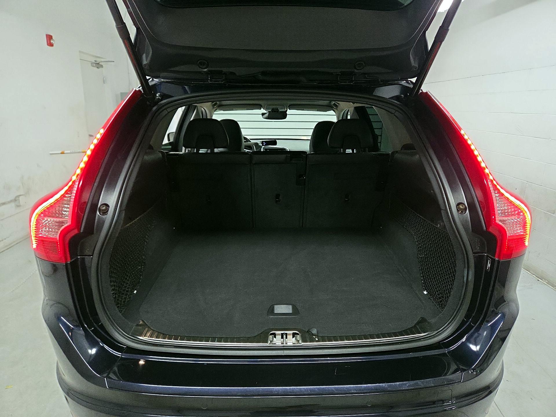 Thumbnail: 2017 Volvo XC60 - 15