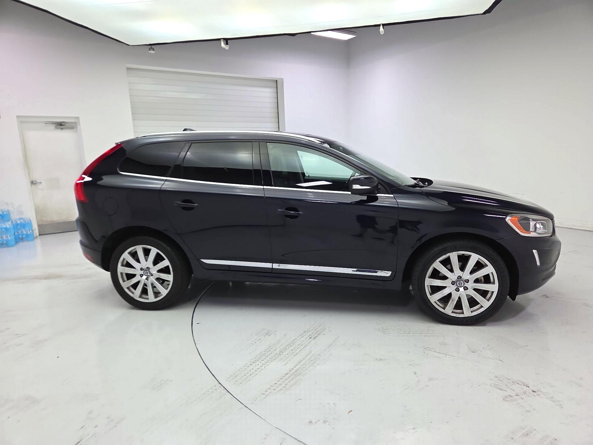 Thumbnail: 2017 Volvo XC60 - 4