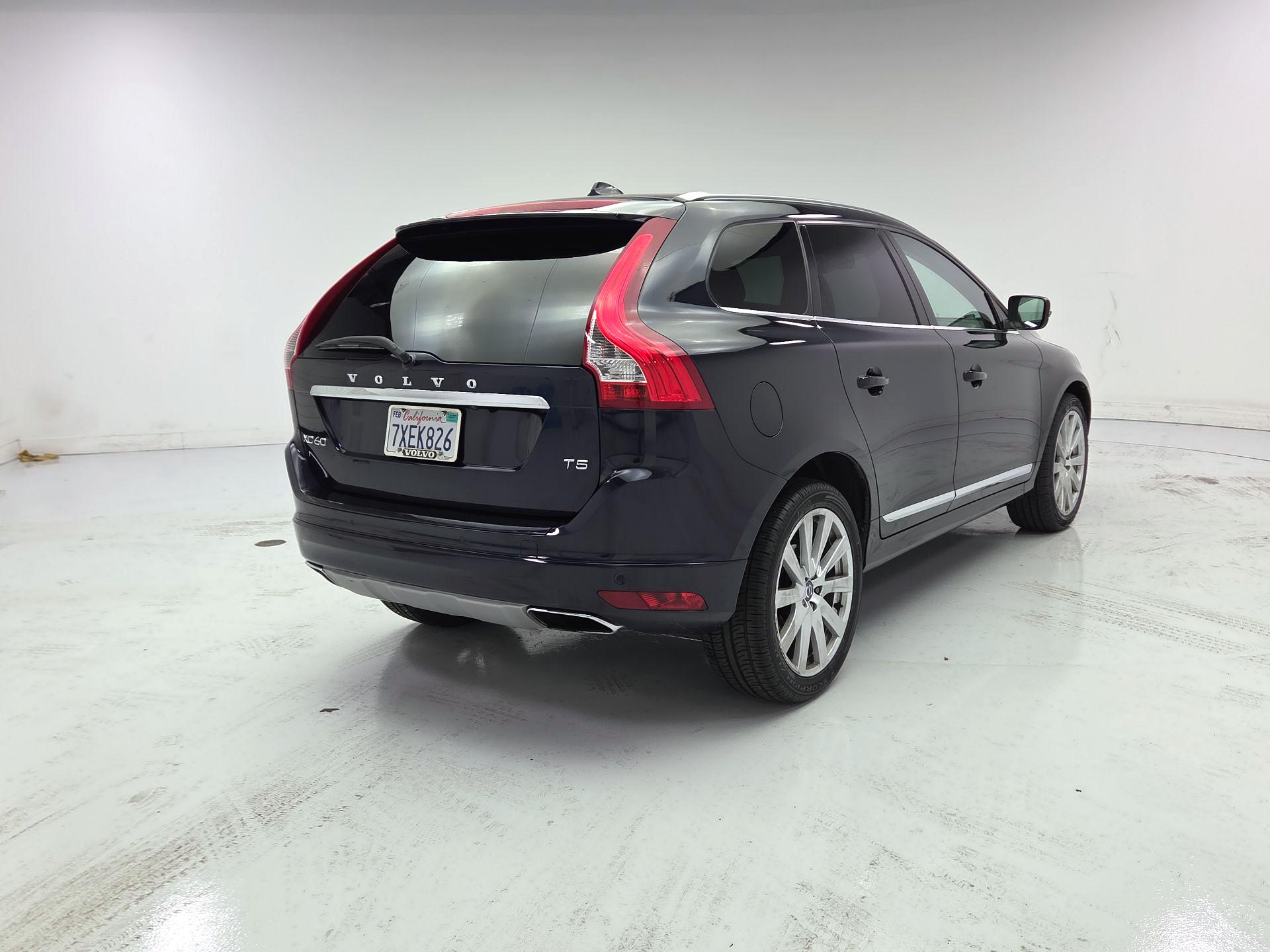 Thumbnail: 2017 Volvo XC60 - 5