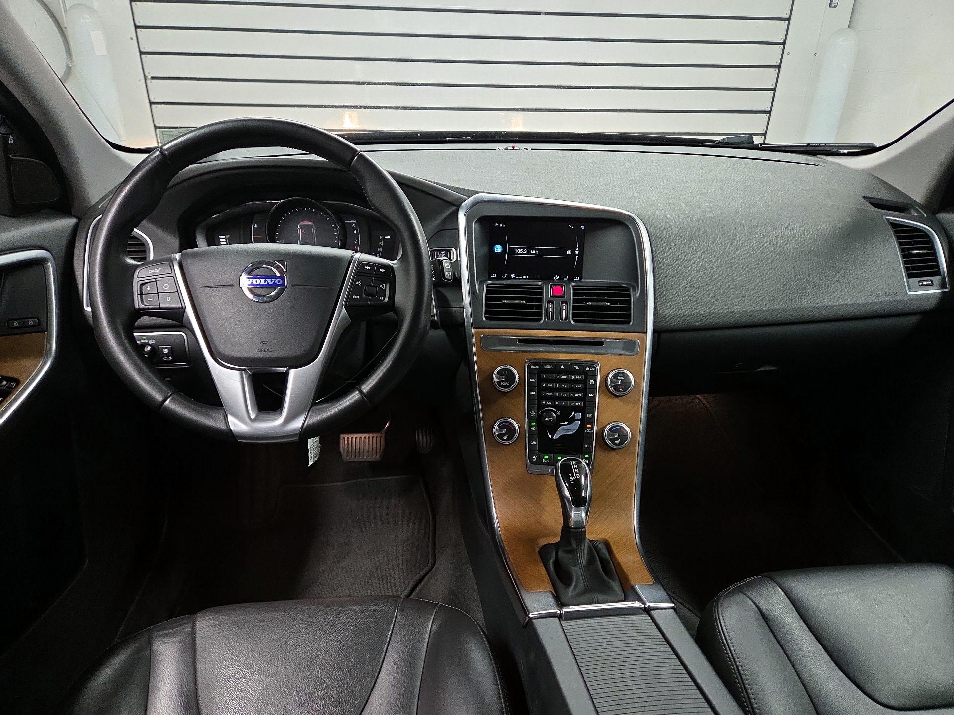 Thumbnail: 2017 Volvo XC60 - 8