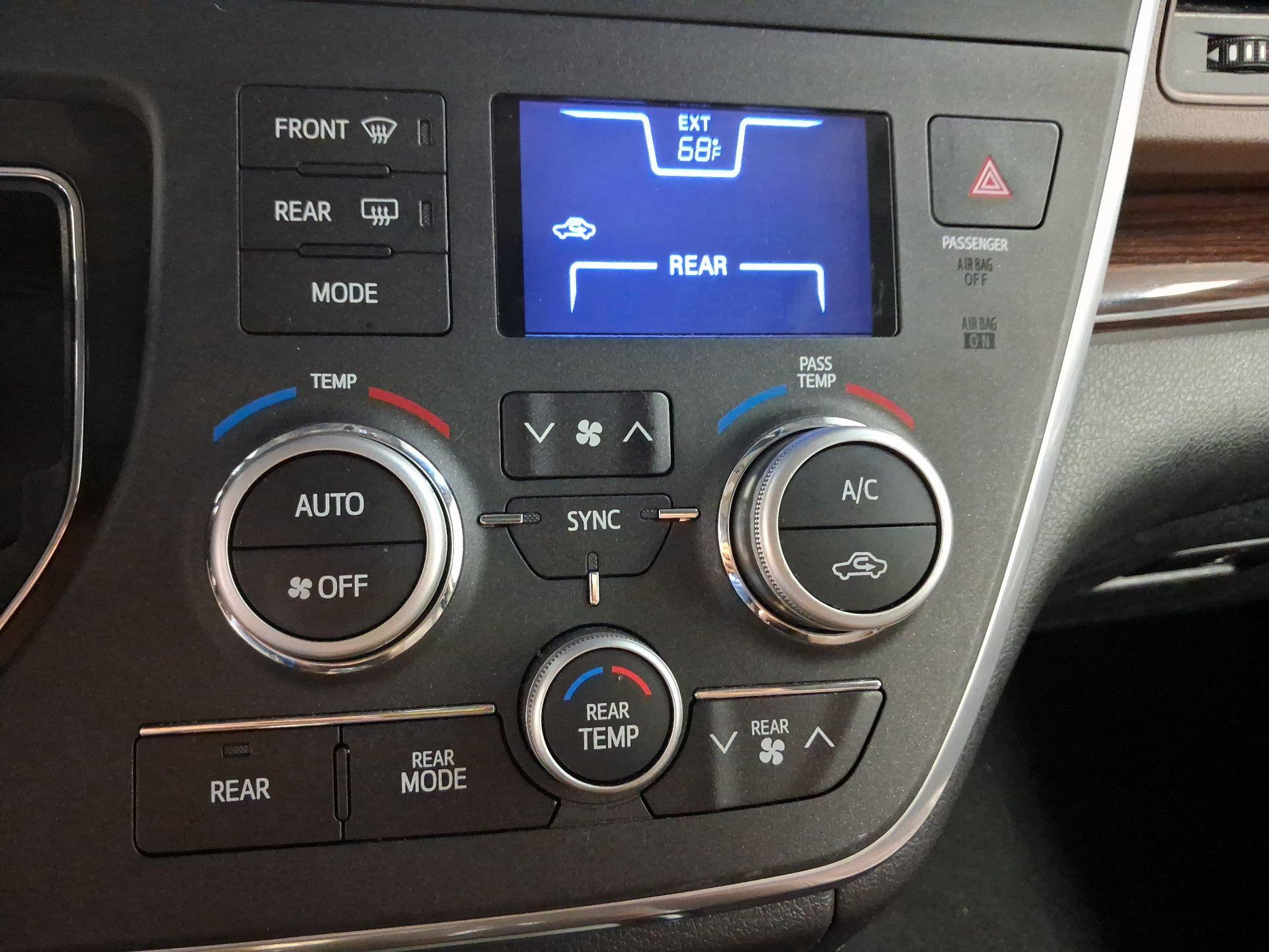 Thumbnail: 2017 Toyota Sienna - 15