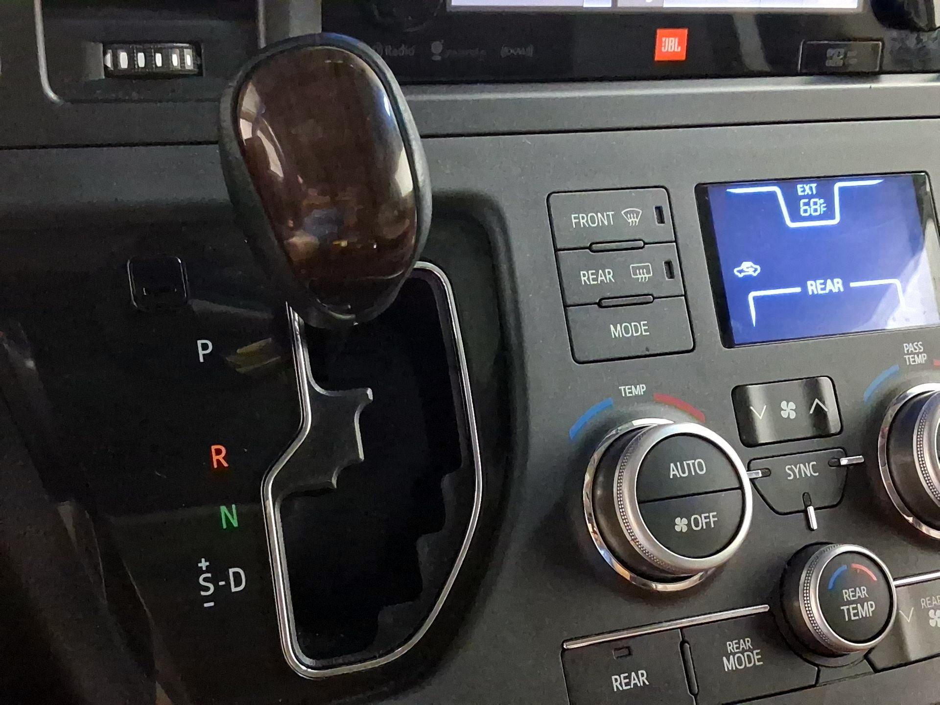 Thumbnail: 2017 Toyota Sienna - 16