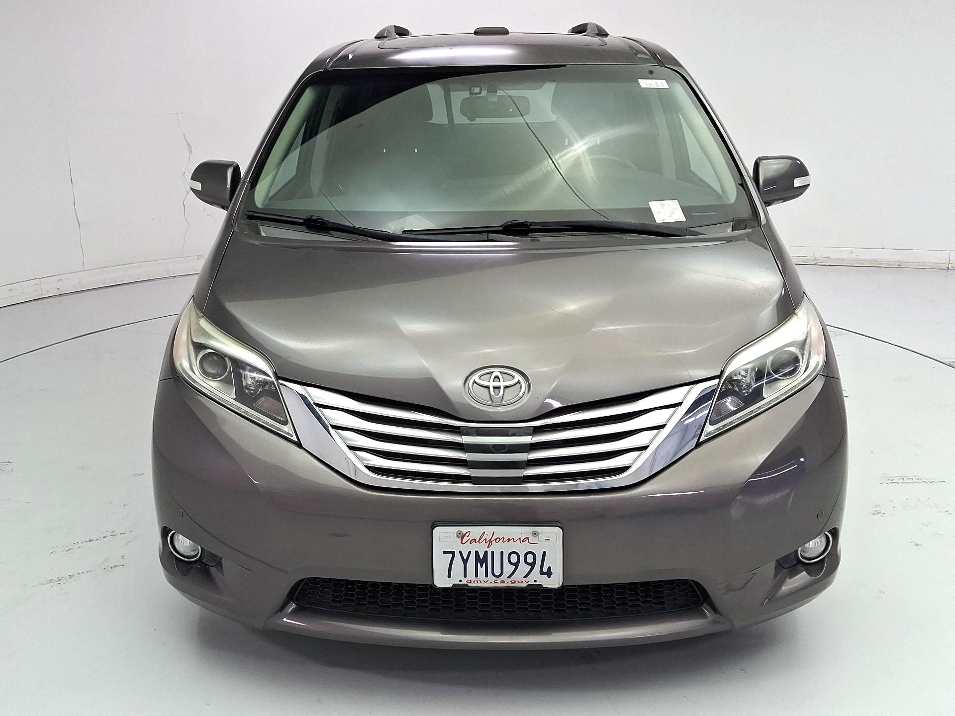 Thumbnail: 2017 Toyota Sienna - 2