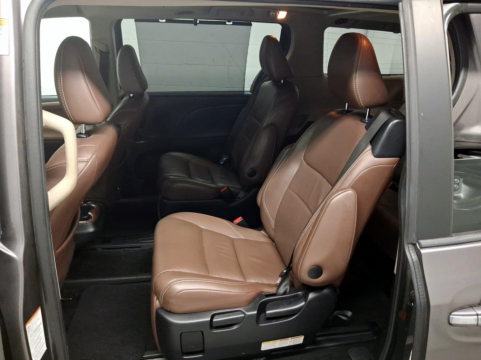 Thumbnail: 2017 Toyota Sienna - 19