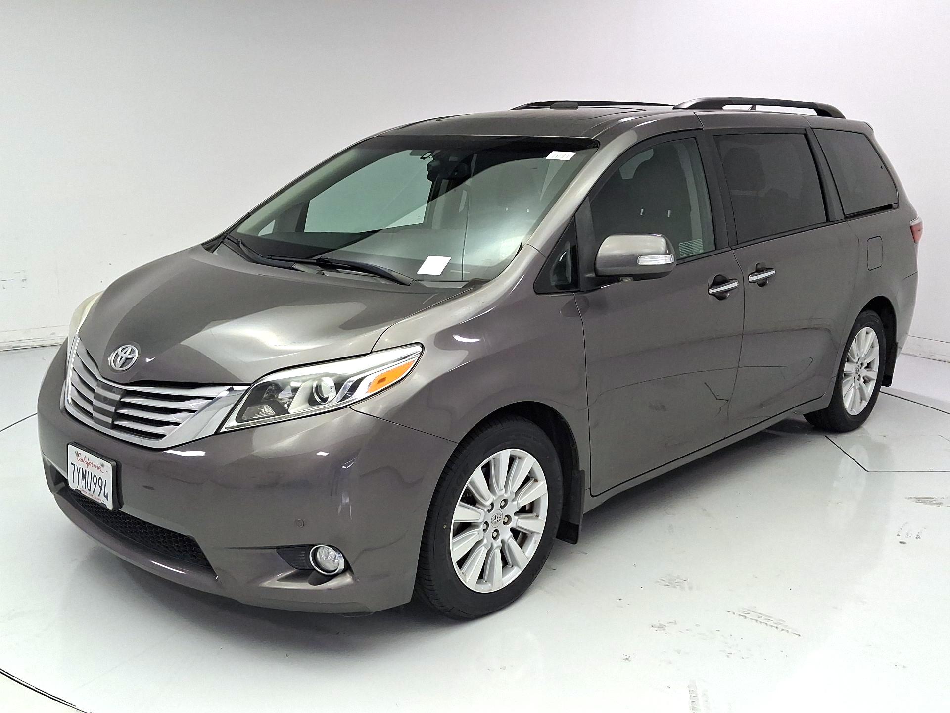 Thumbnail: 2017 Toyota Sienna - 3