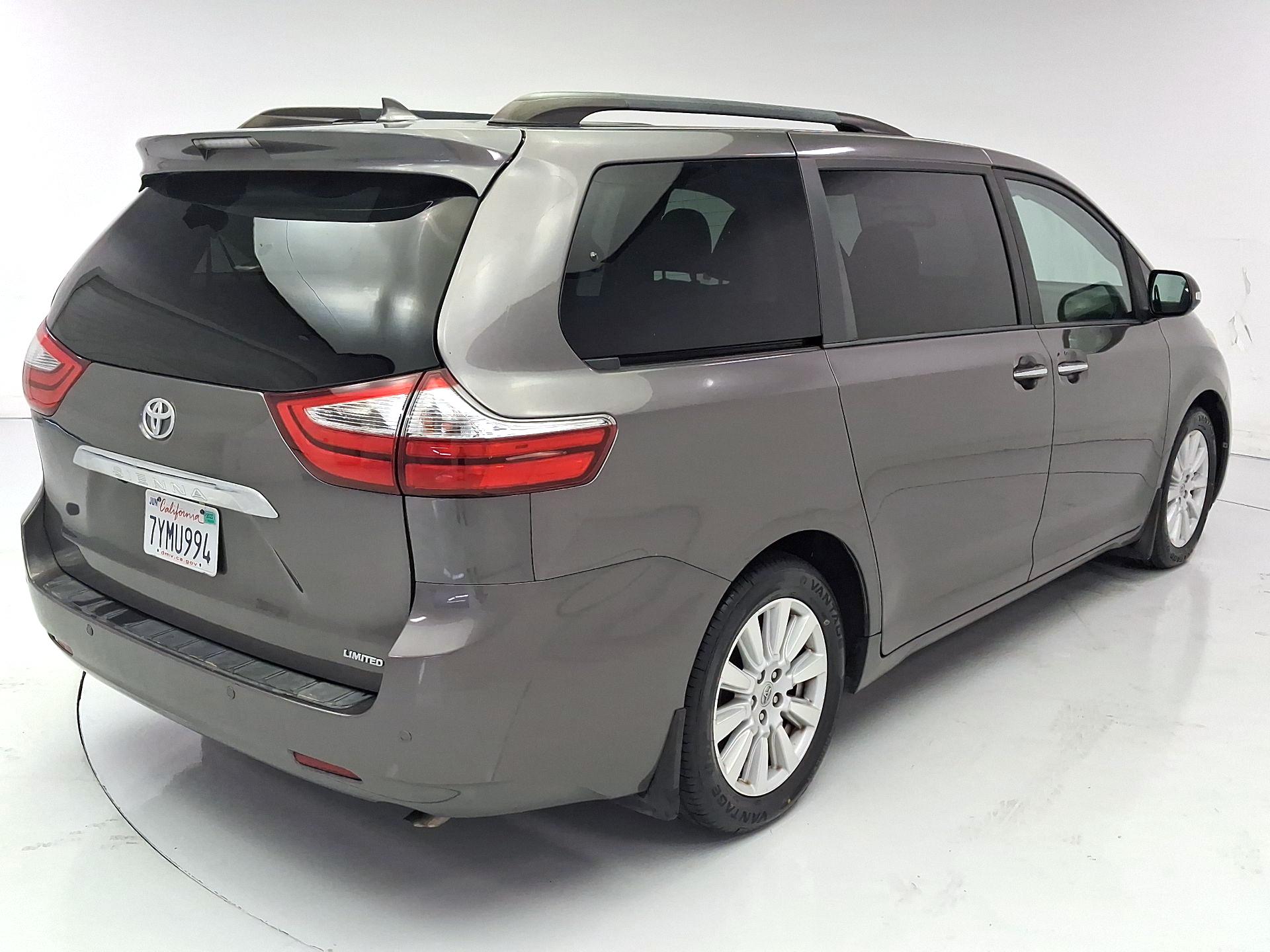Thumbnail: 2017 Toyota Sienna - 5