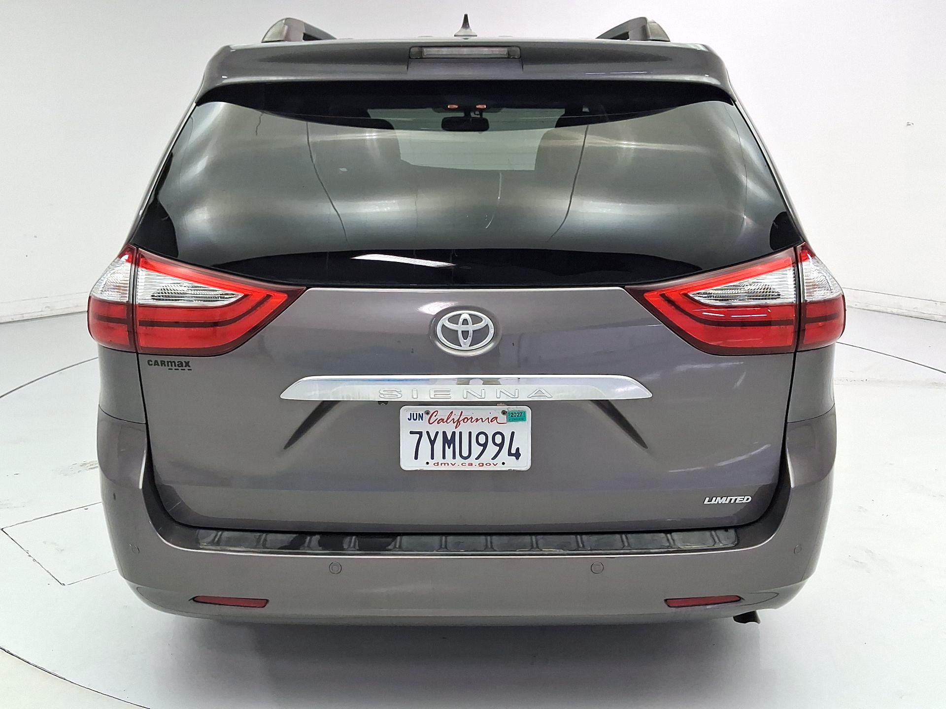 Thumbnail: 2017 Toyota Sienna - 6