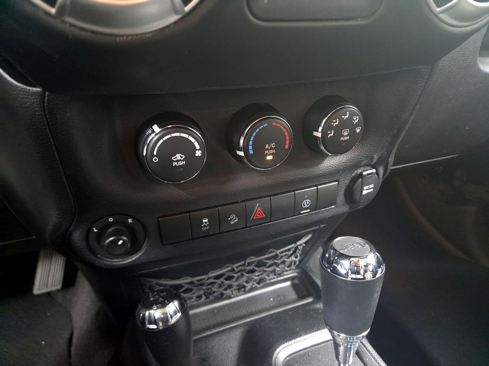 2018 Jeep Wrangler JK Unlimited Sahara - Photo 15