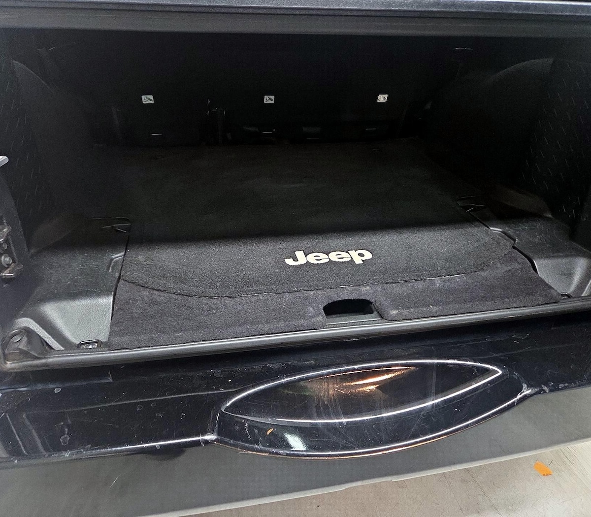 Trunk/Cargo (Seats Up)