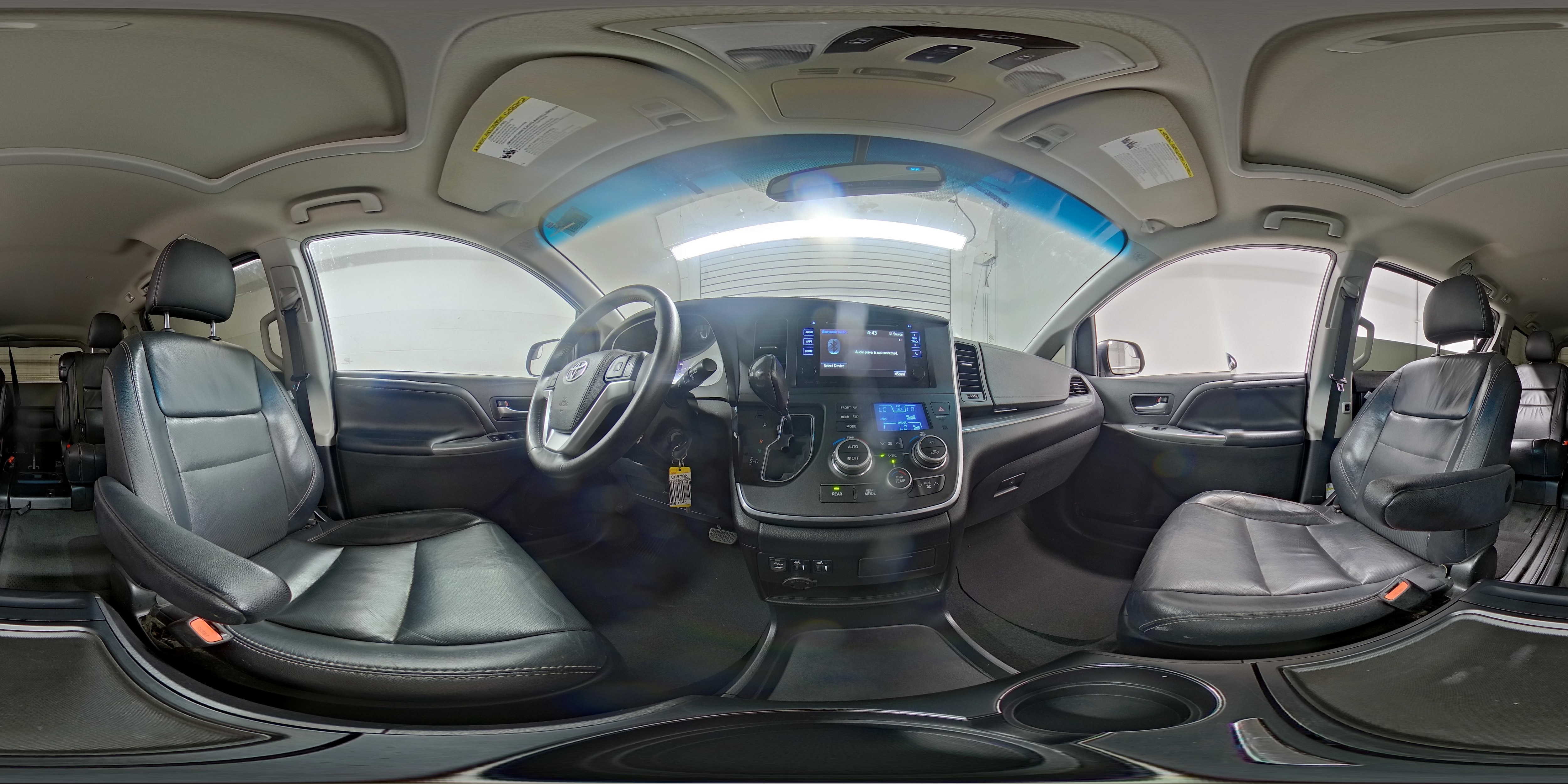 2017 Toyota Sienna SE - Photo 22