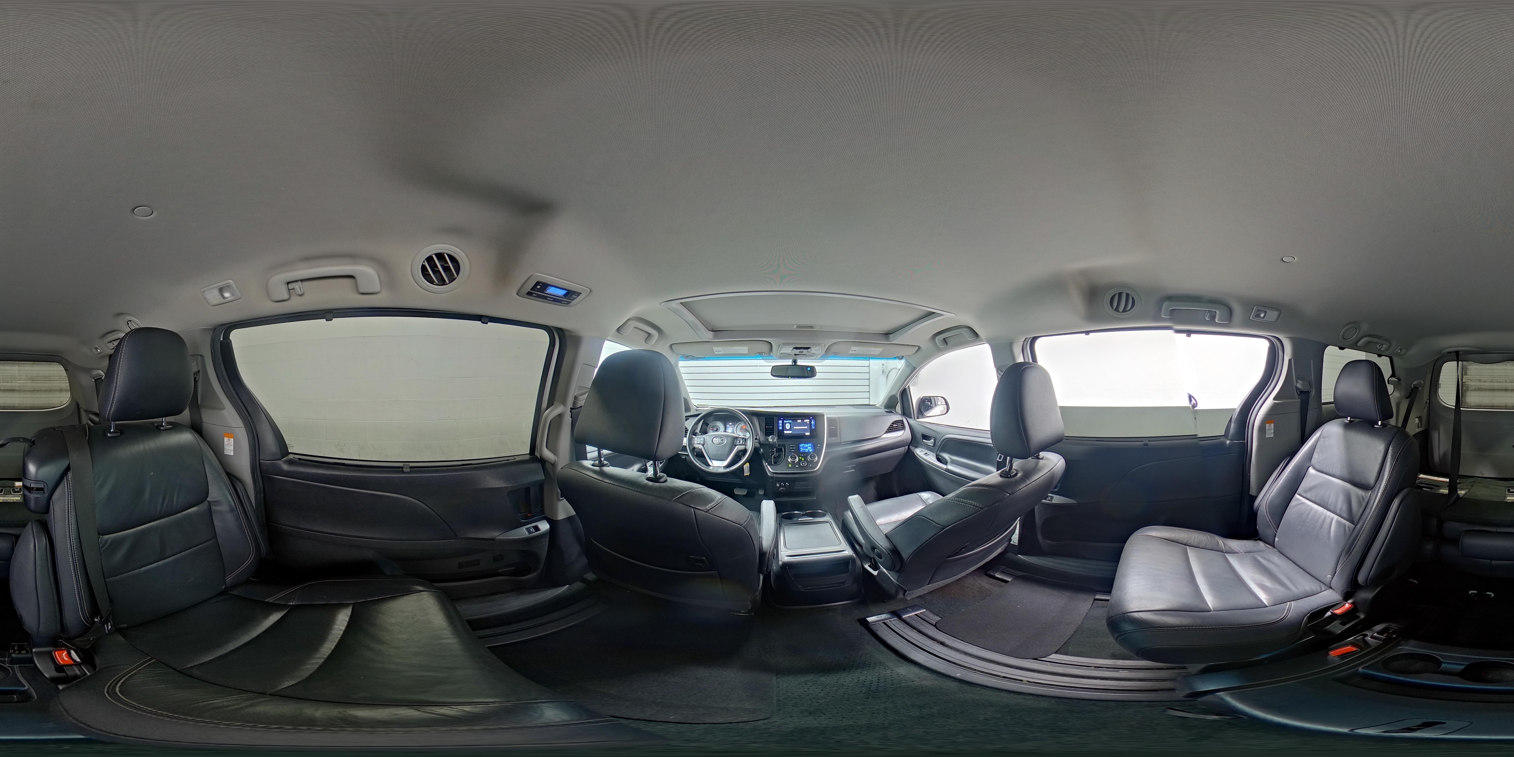 2017 Toyota Sienna SE - Photo 23