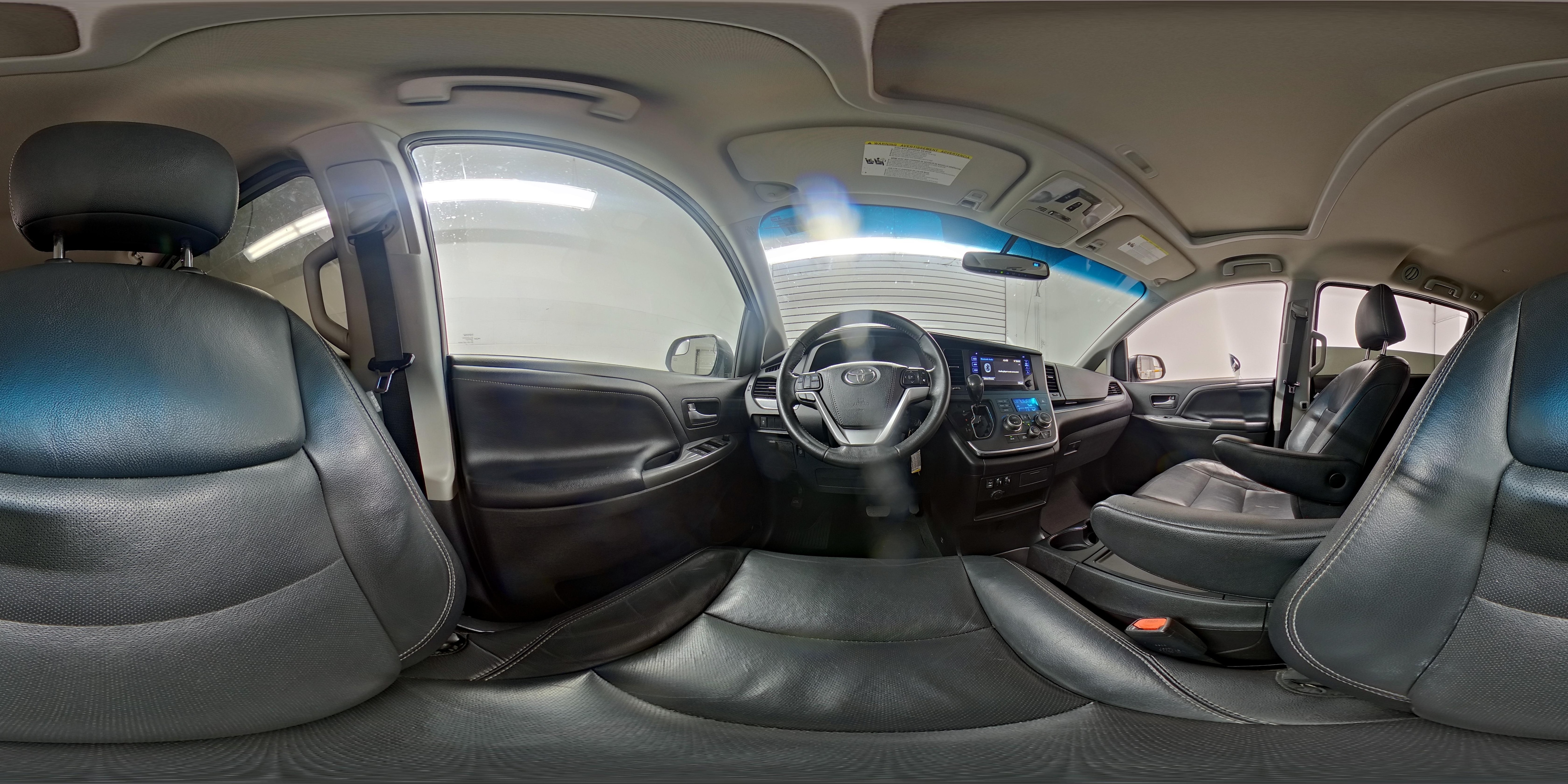2017 Toyota Sienna SE - Photo 24