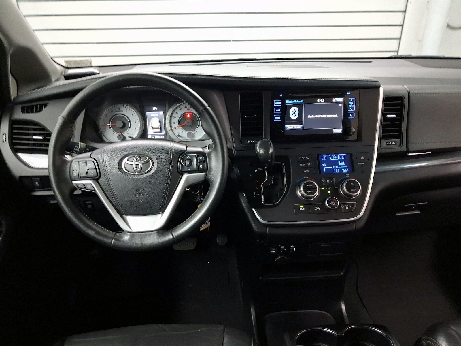 2017 Toyota Sienna SE - Photo 10