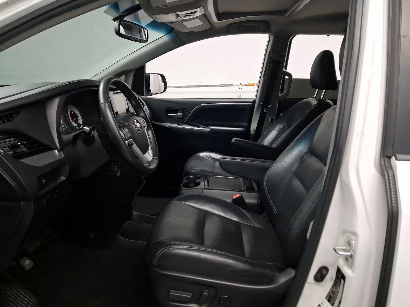 2017 Toyota Sienna SE - Photo 12