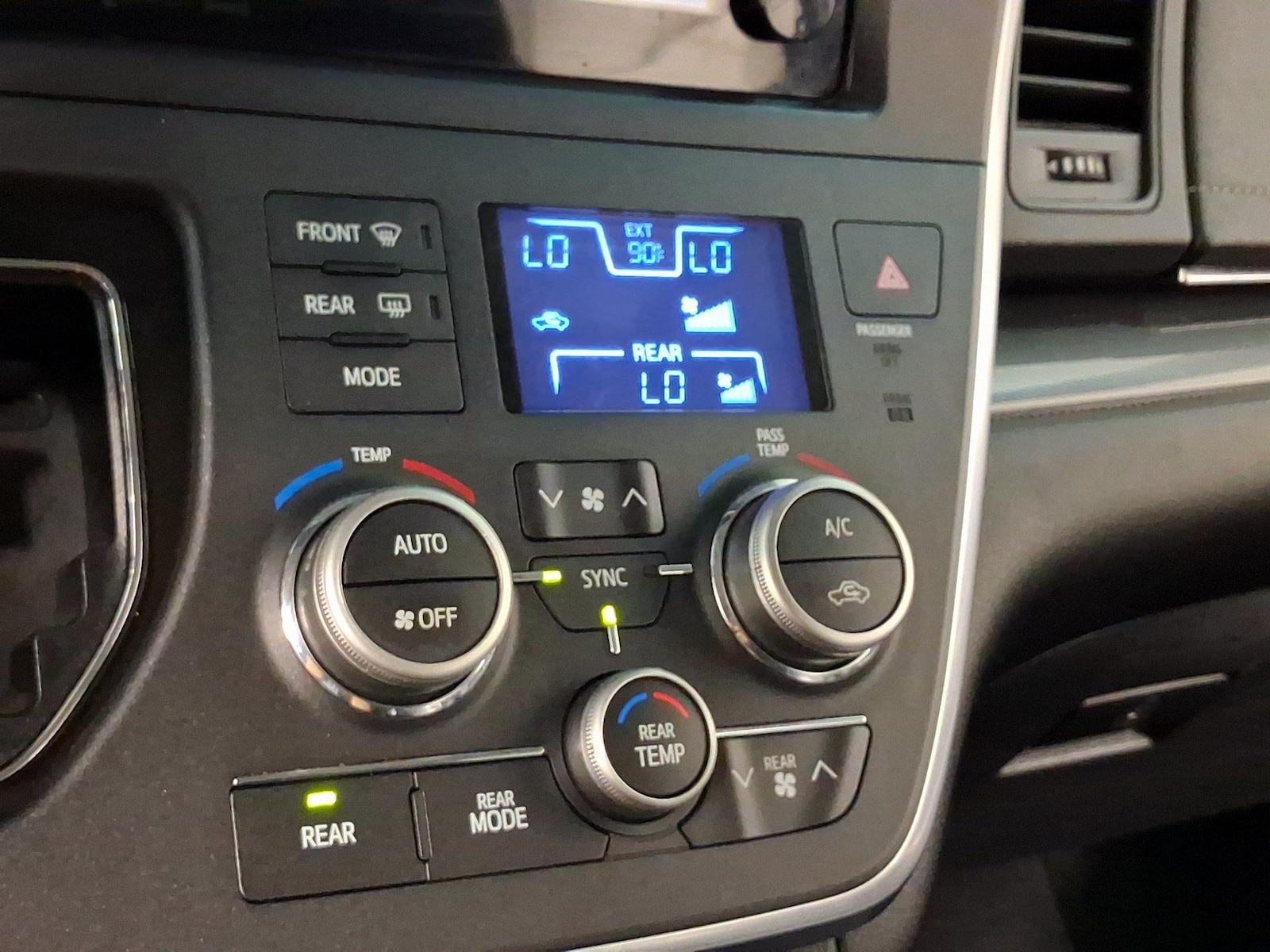 2017 Toyota Sienna SE - Photo 16
