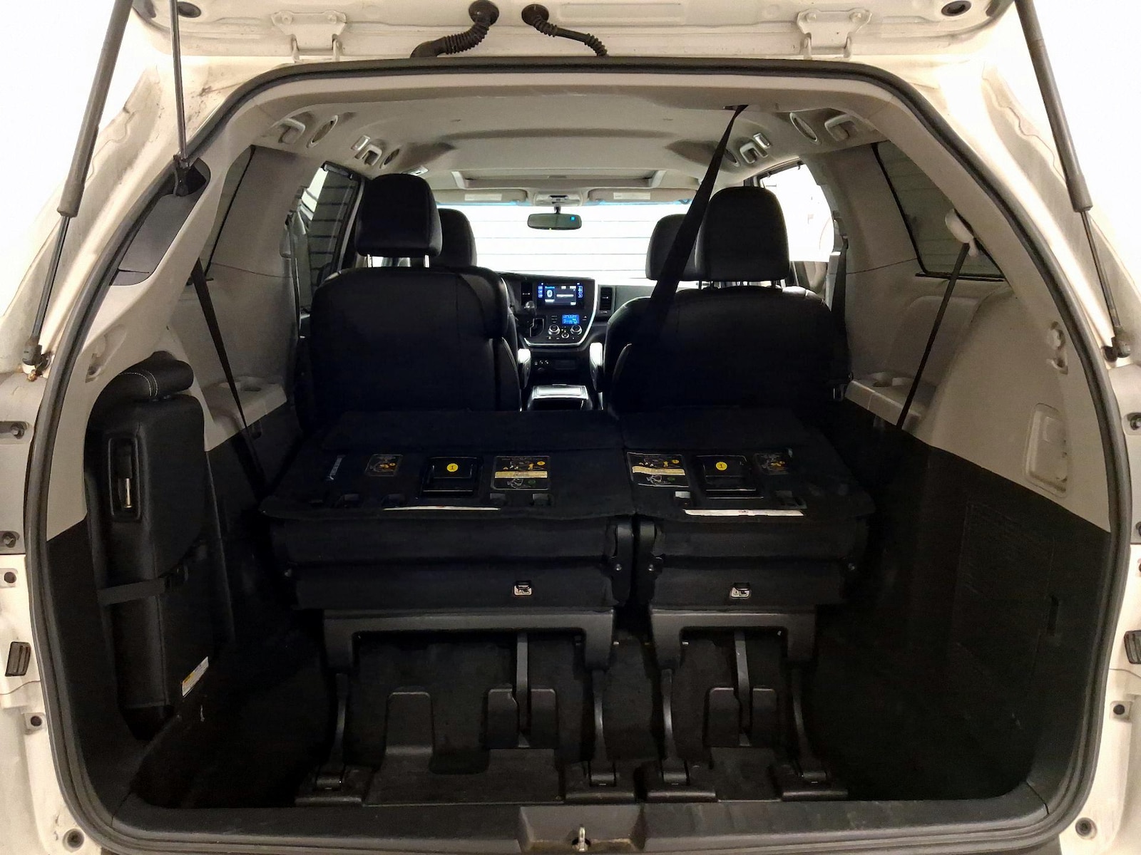 2017 Toyota Sienna SE - Photo 19