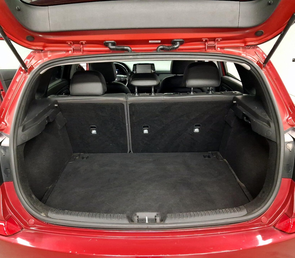 Trunk/Cargo (Seats Up)