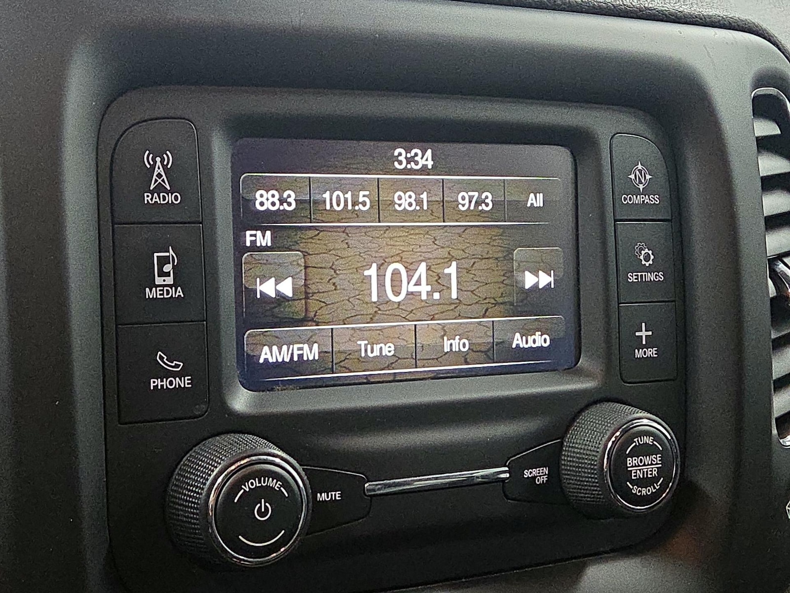 2018 Jeep Compass Latitude - Photo 16