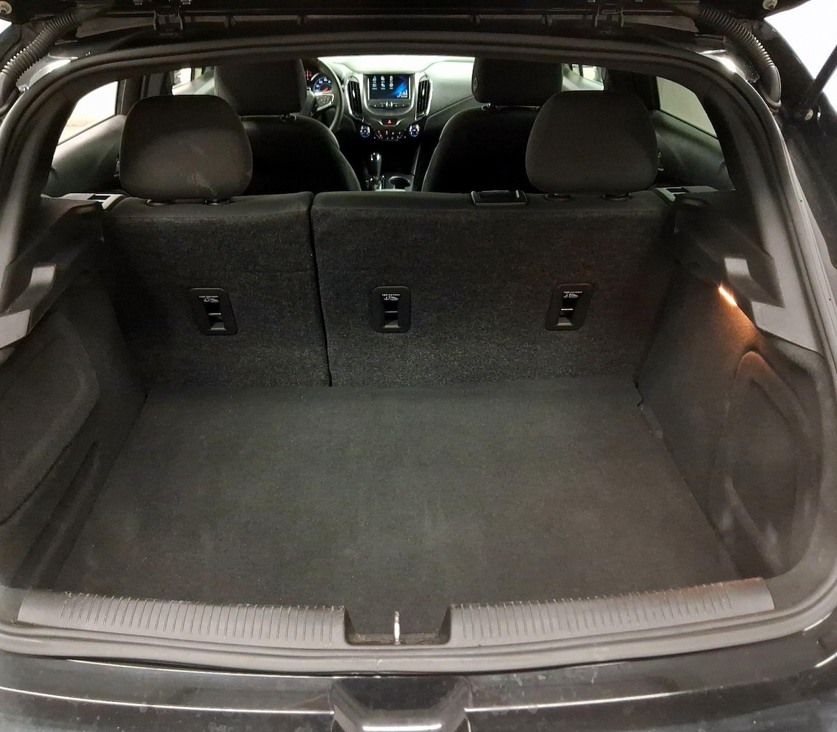 Trunk/Cargo (Seats Up)