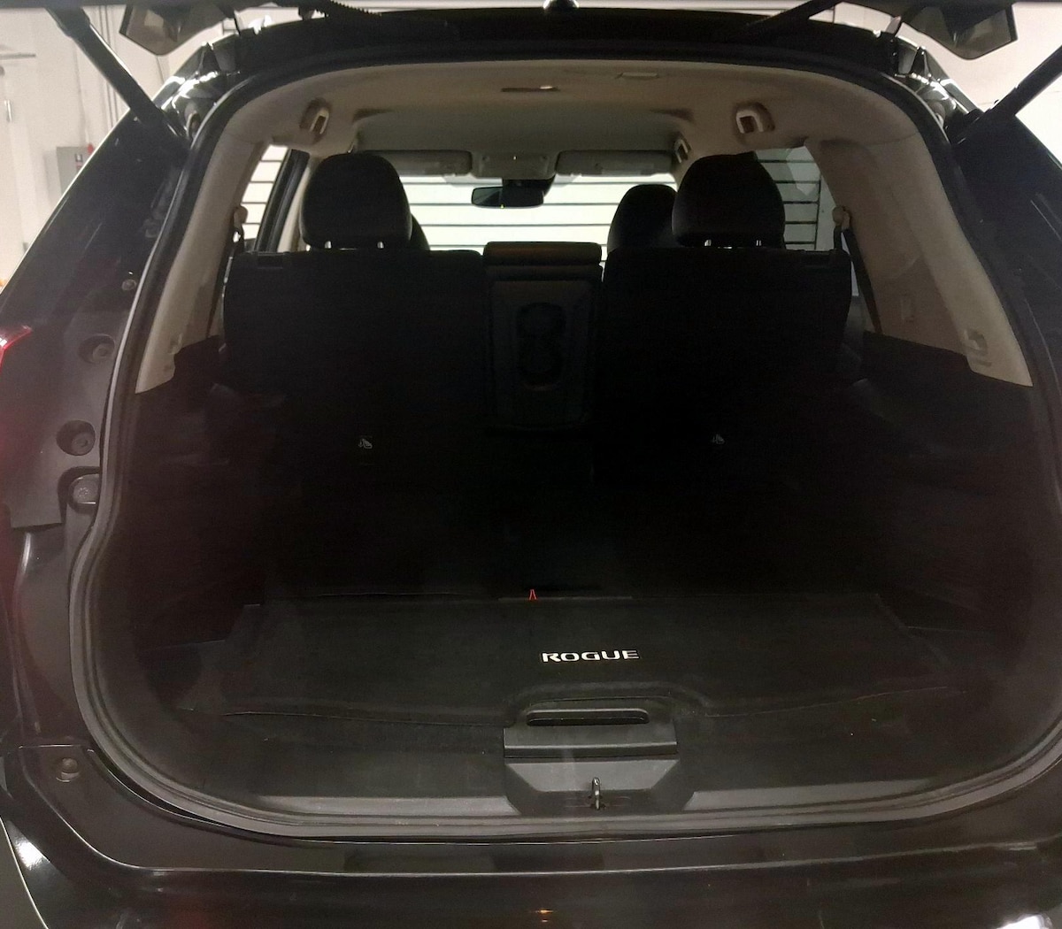 Trunk/Cargo (Seats Up)
