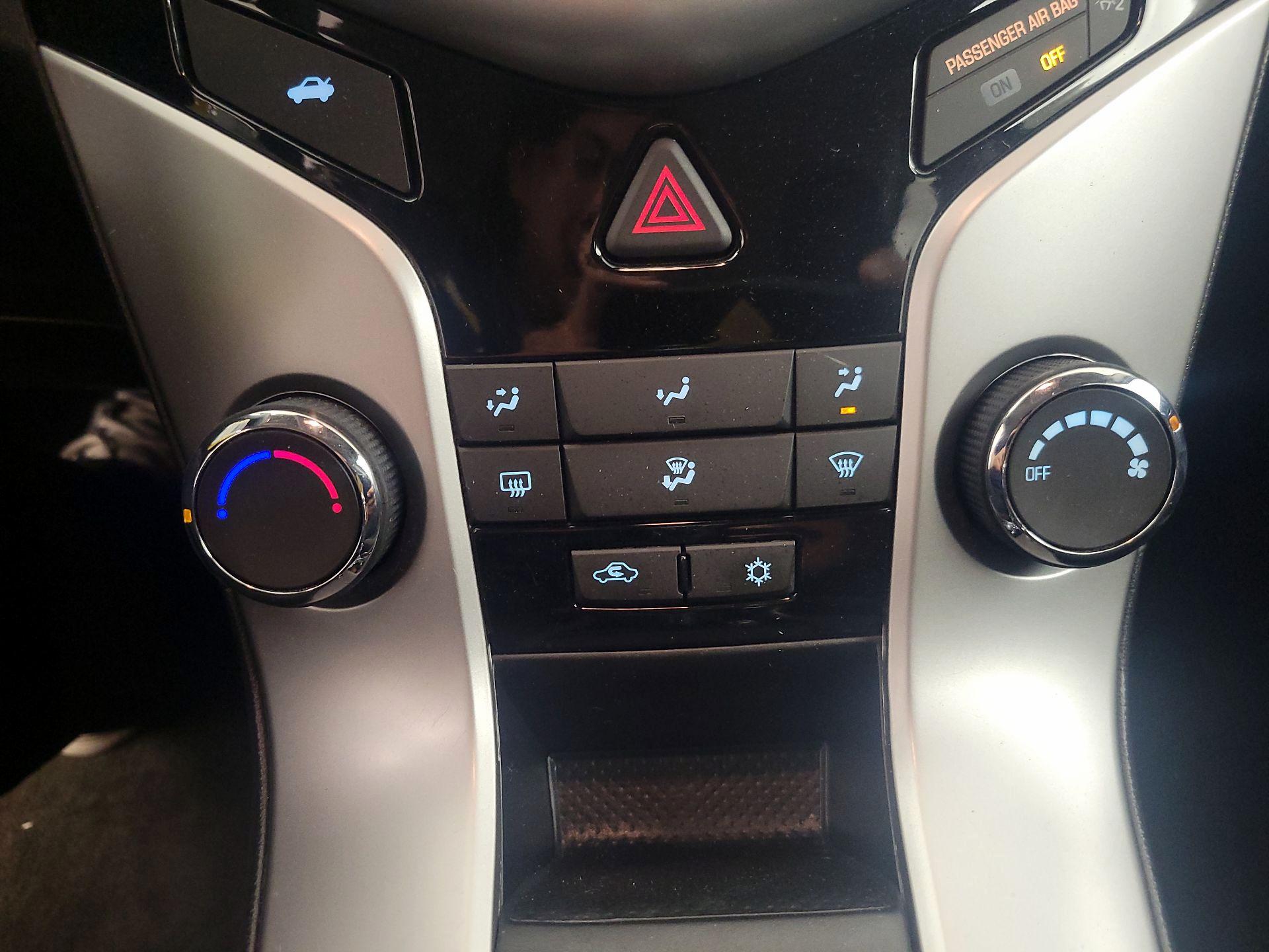 Thumbnail: 2015 Chevrolet Cruze - 15