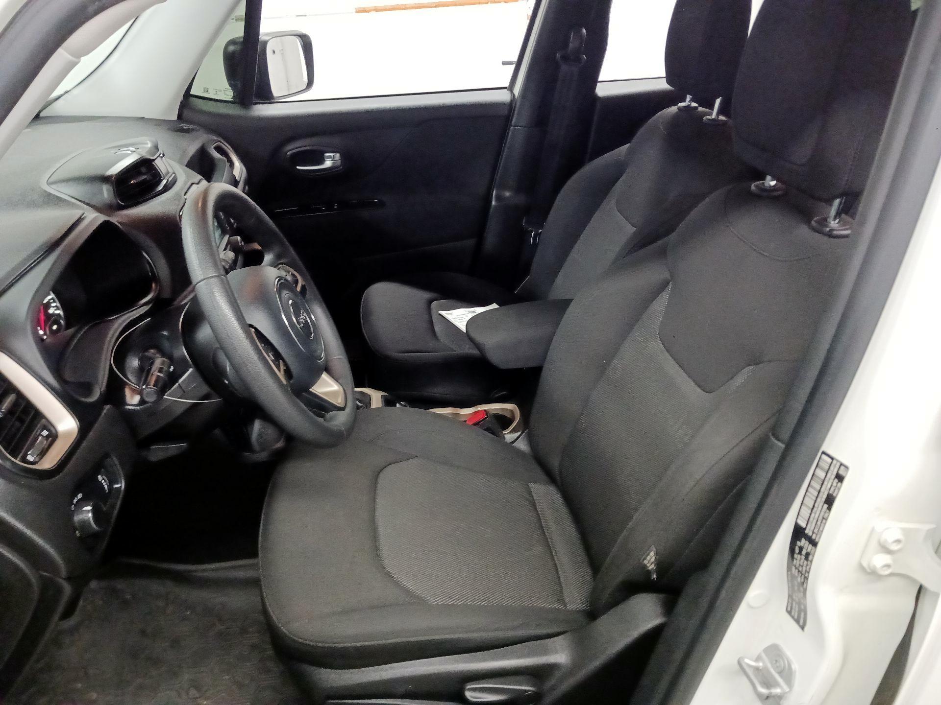 Thumbnail: 2015 Jeep Renegade - 11