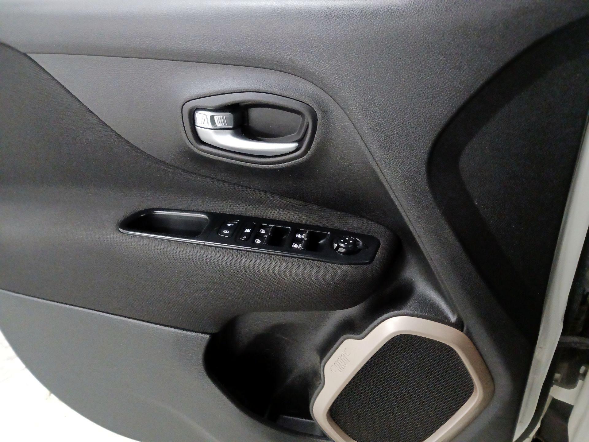 Thumbnail: 2015 Jeep Renegade - 12