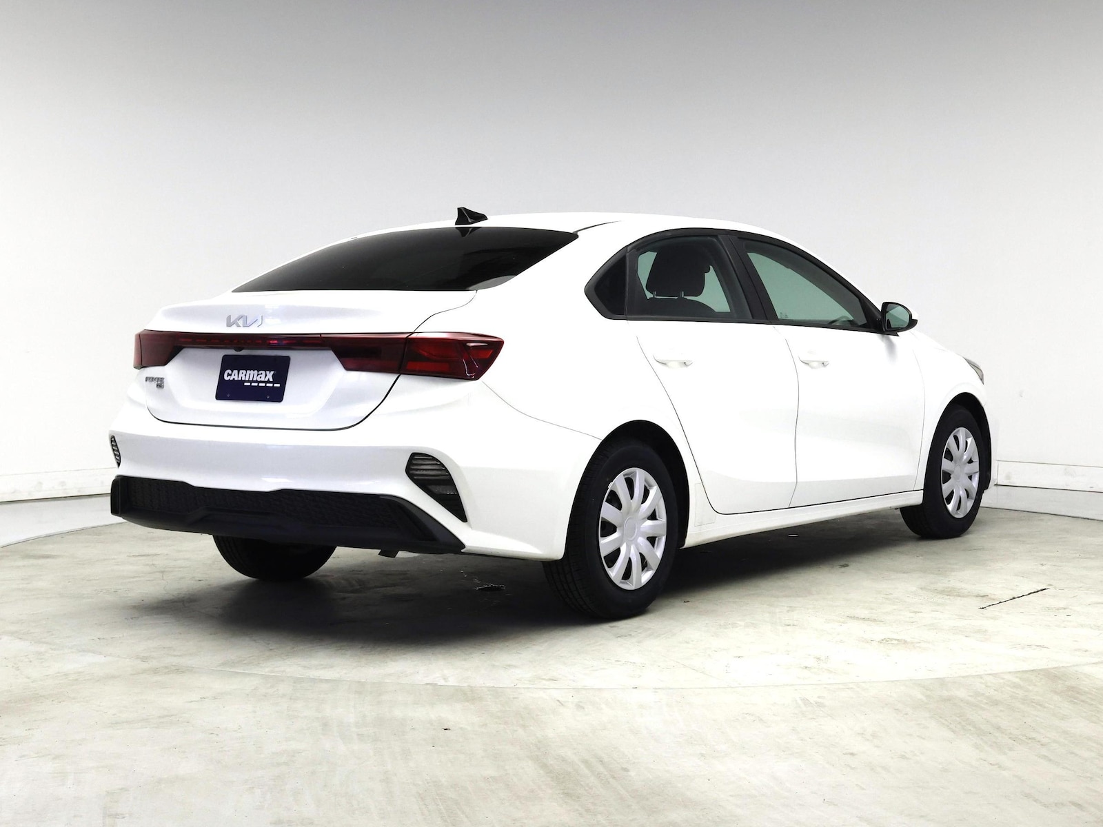 2023 Kia Forte LX - Photo 9