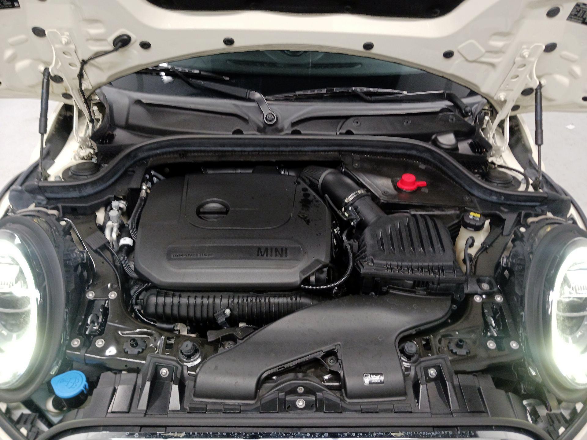 Thumbnail: 2021 MINI Cooper Hardtop - 17