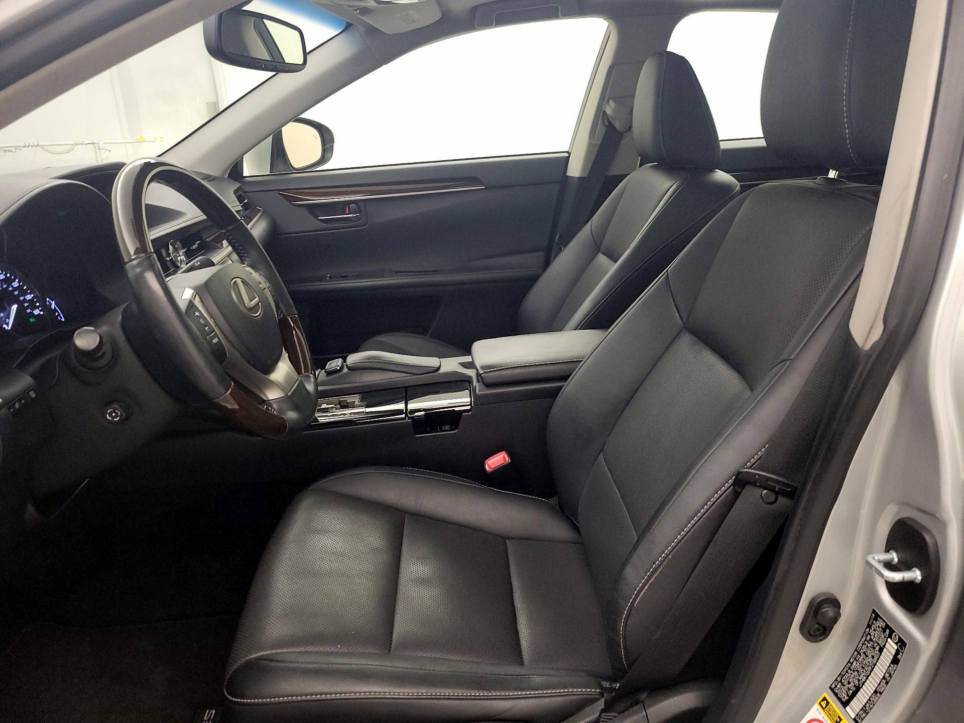 Thumbnail: 2015 Lexus ES - 9
