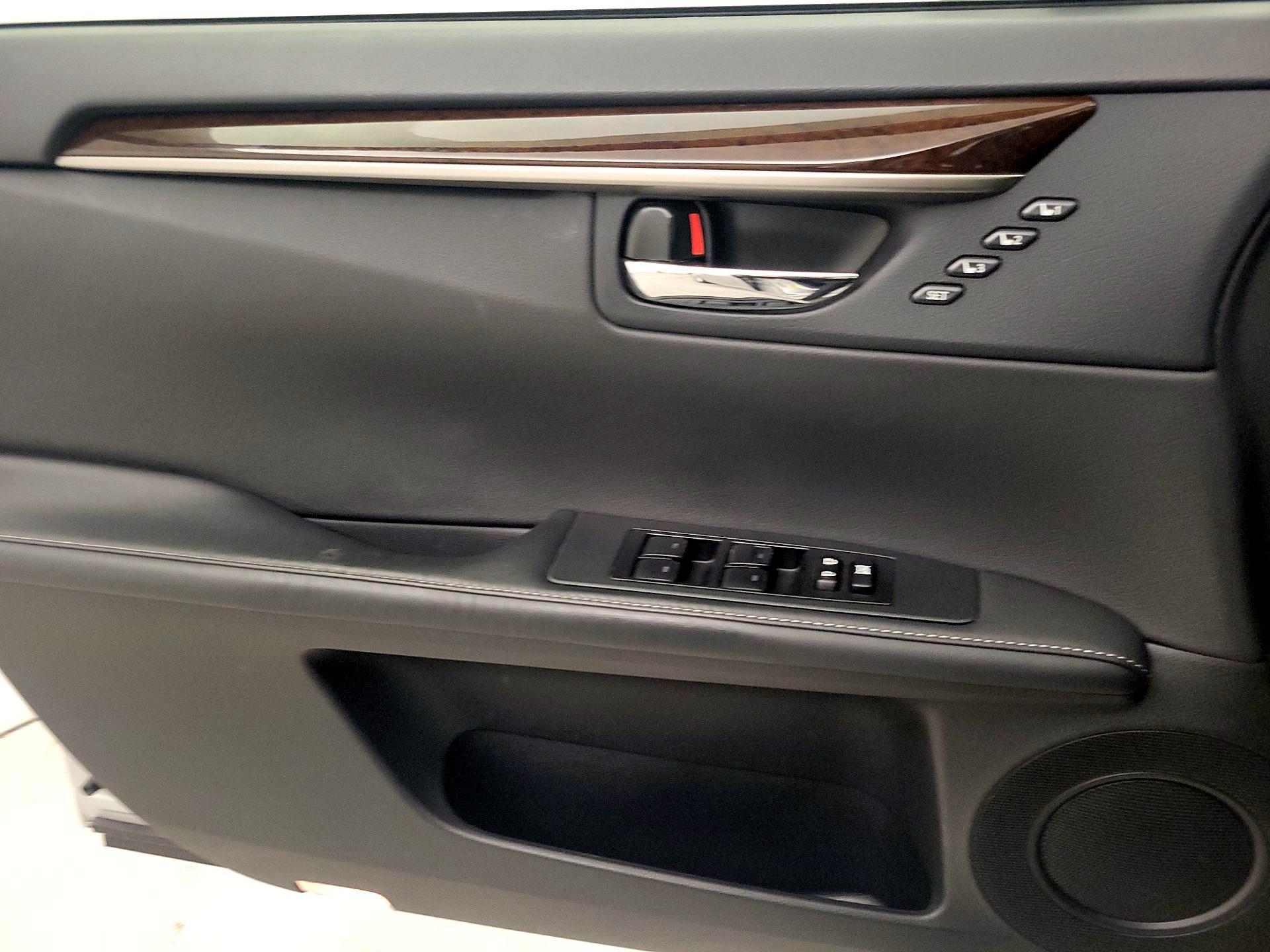 Thumbnail: 2015 Lexus ES - 10
