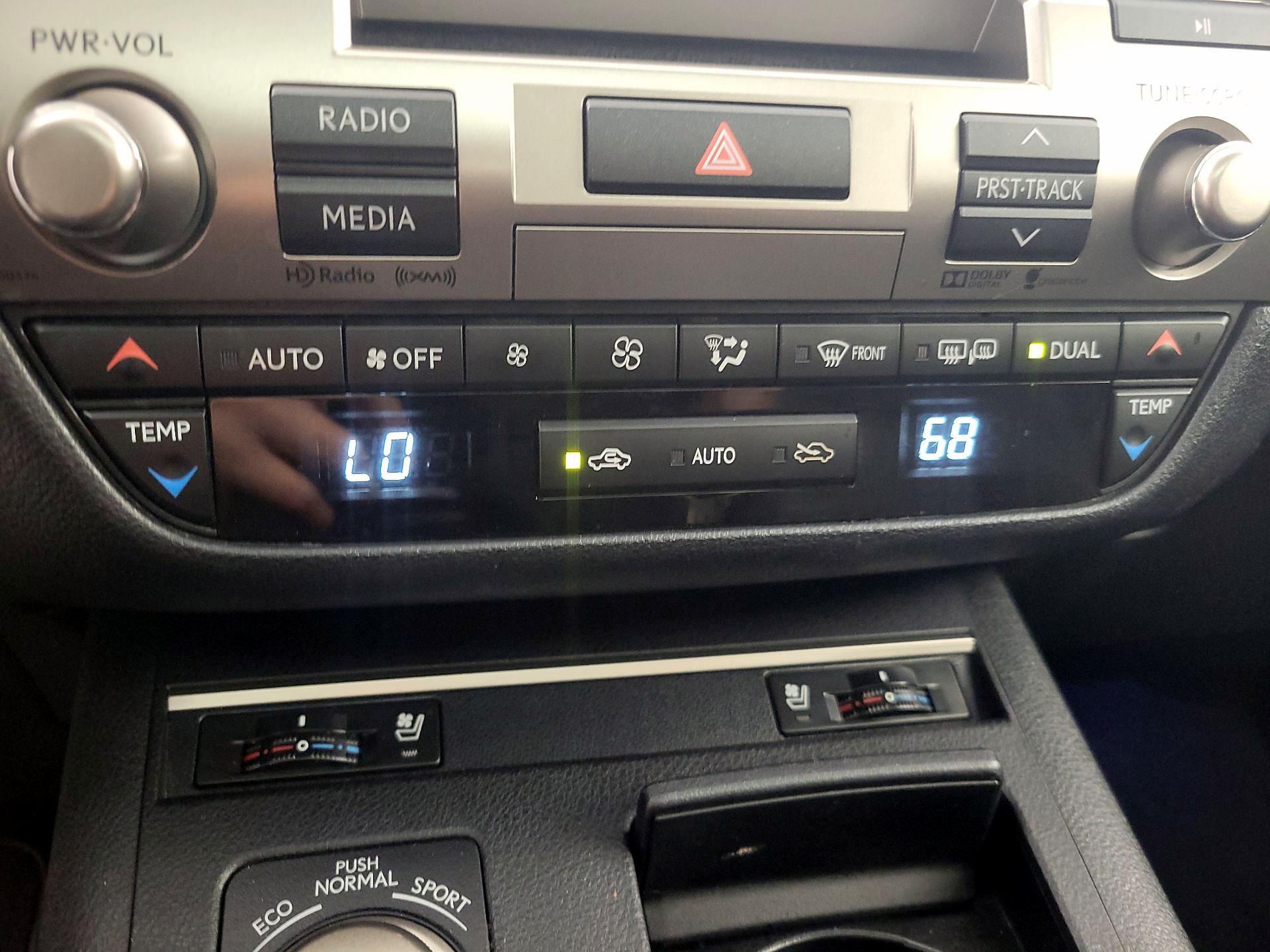 Thumbnail: 2015 Lexus ES - 15